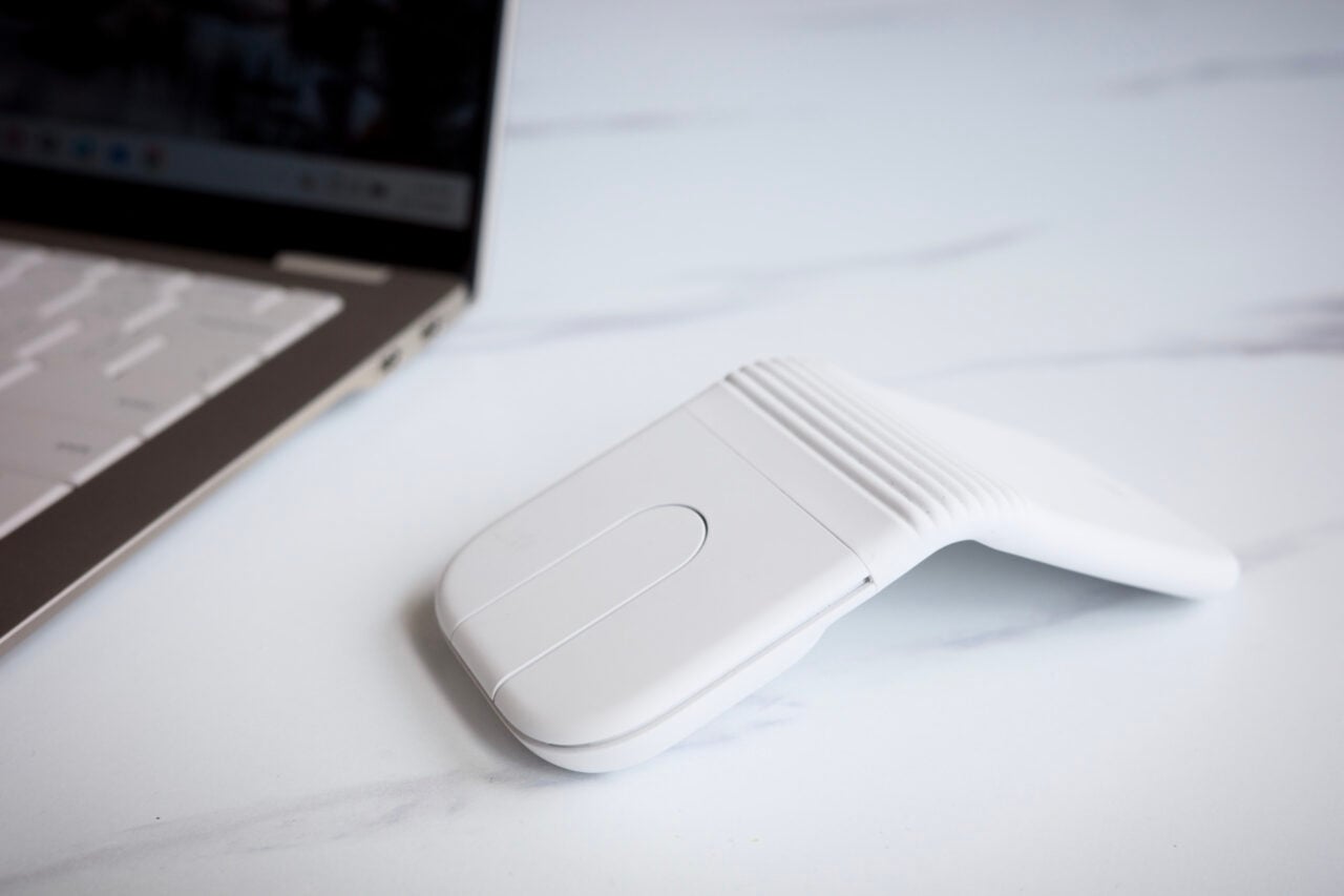Logitech’s Folding Travel Mouse Fails at the One Thing That Matters Most
