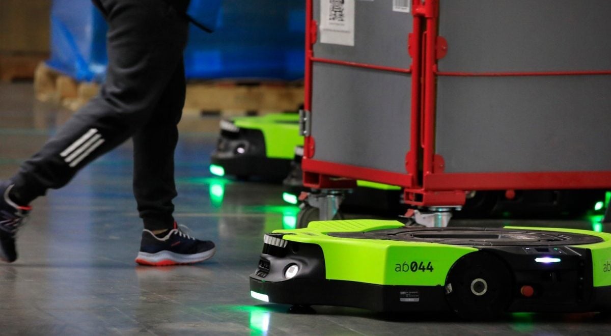 Amazon Now Has a Warehouse Robot That Understands Human&hellip;