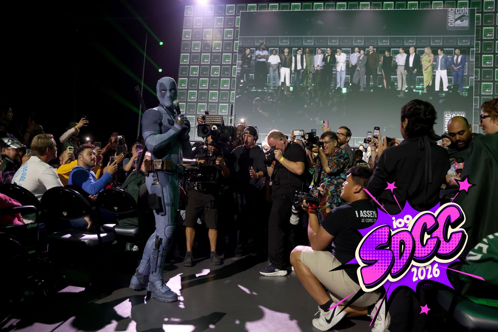 Yes, that Deadpool you got a photo with was Ryan Reynolds.