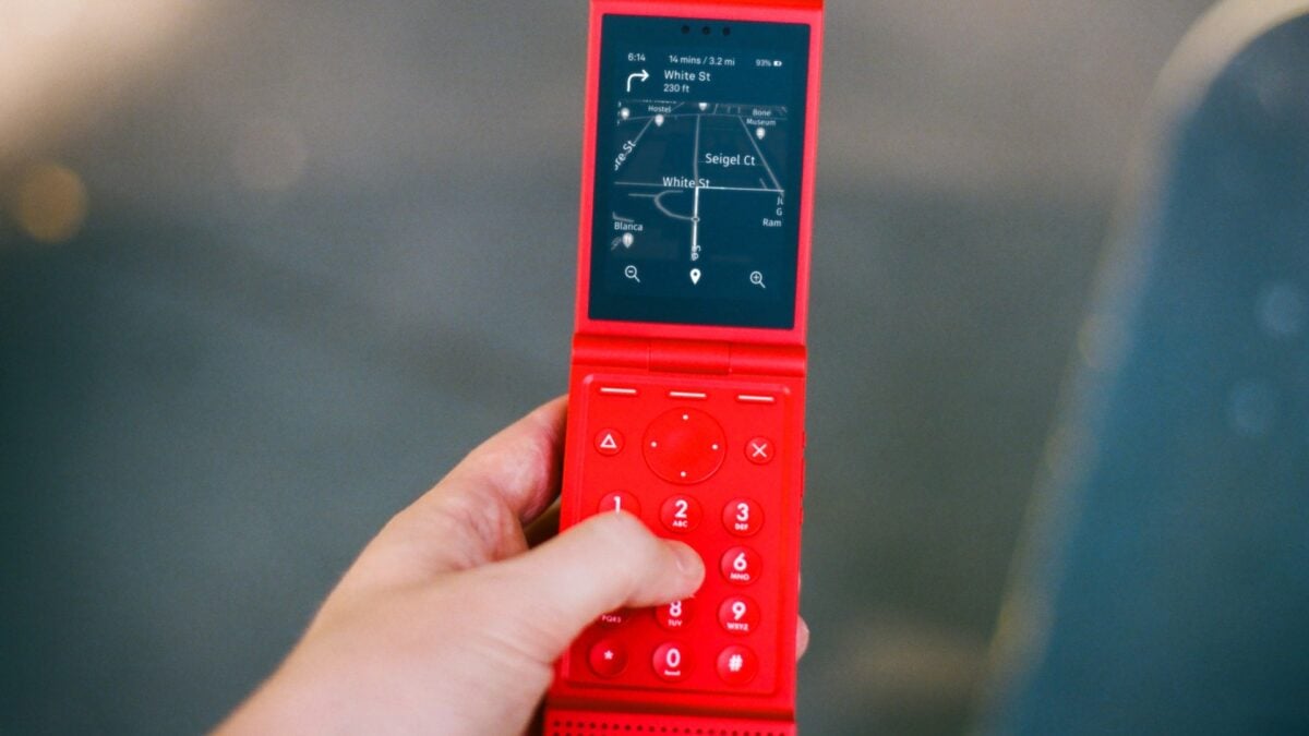 The Light Flip Phone Aims to Be the Luddite’s Best Weapon Against AI