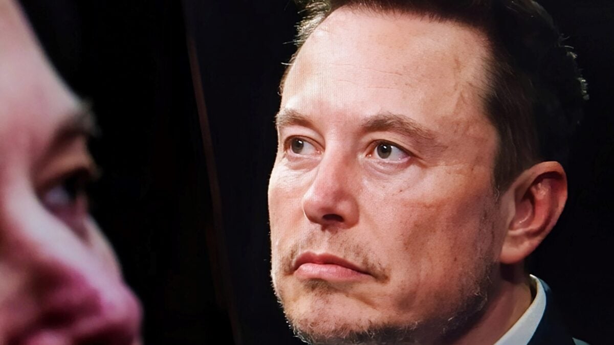 Musk Denies SpaceX Showed AI Handset Prototype