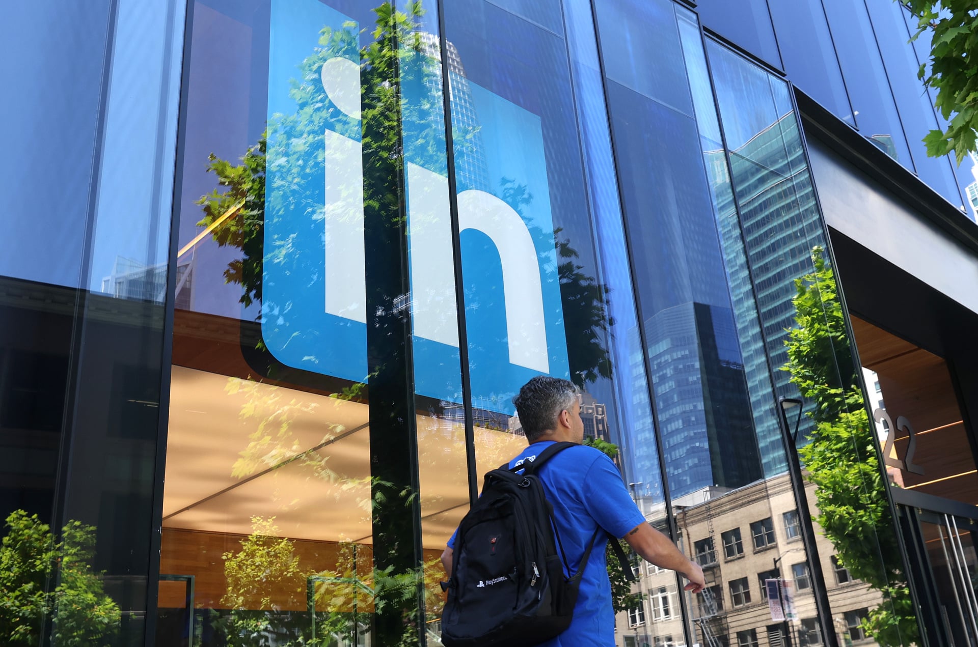 Linkedin Cuts Close To 200 Jobs In Bay Area