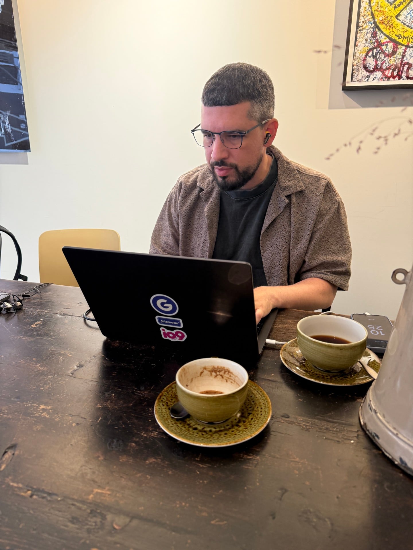 Gizmodo social media editor Adriano Contreras working