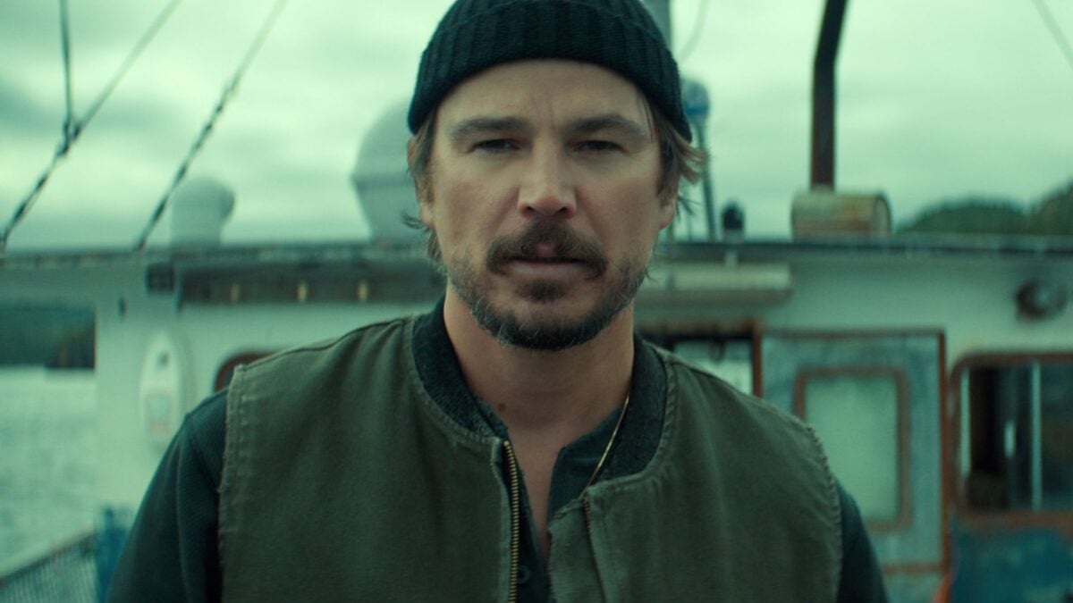 Josh Hartnett&rsquo;s Accent Terrifies in Netflix&rsquo;s &lsquo;Jaws&rsquo;-Inspired Series &lsquo;Below&rsquo;