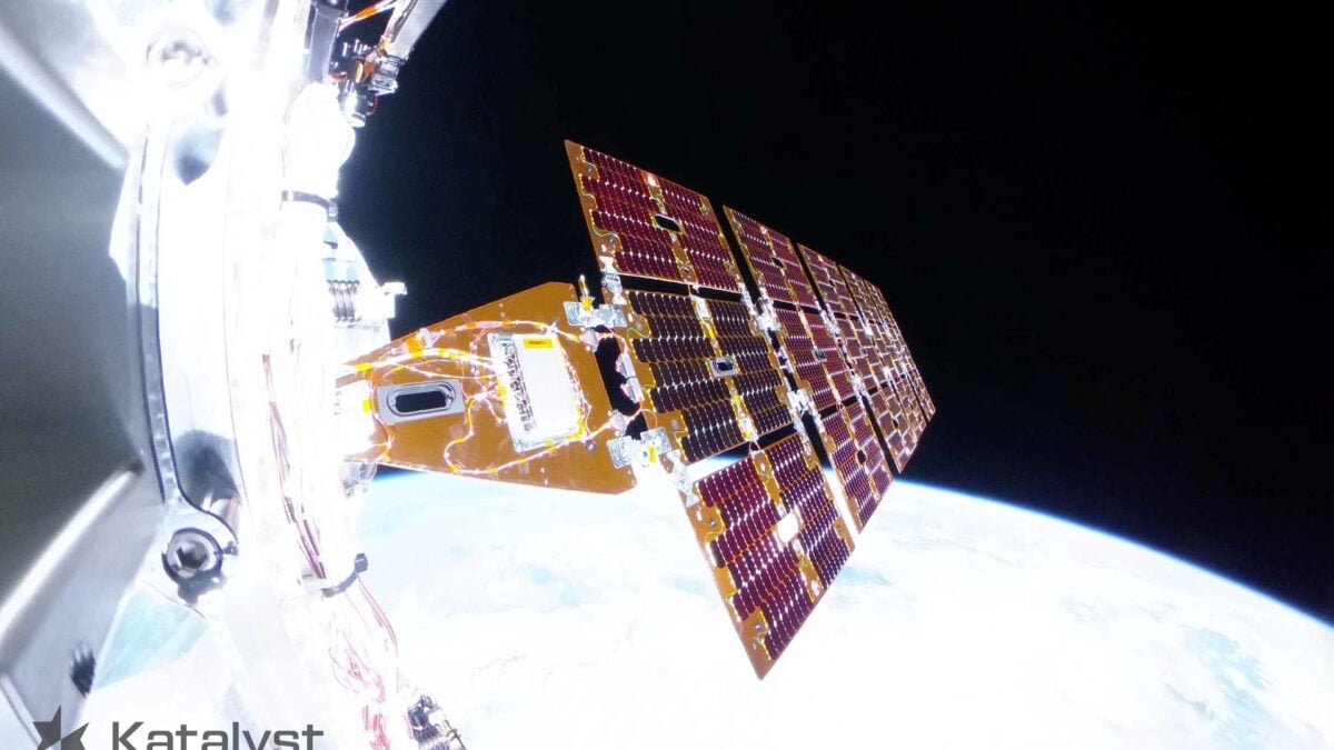 Spacecraft Sent to Rescue NASA Telescope Is Having Its Own Issues