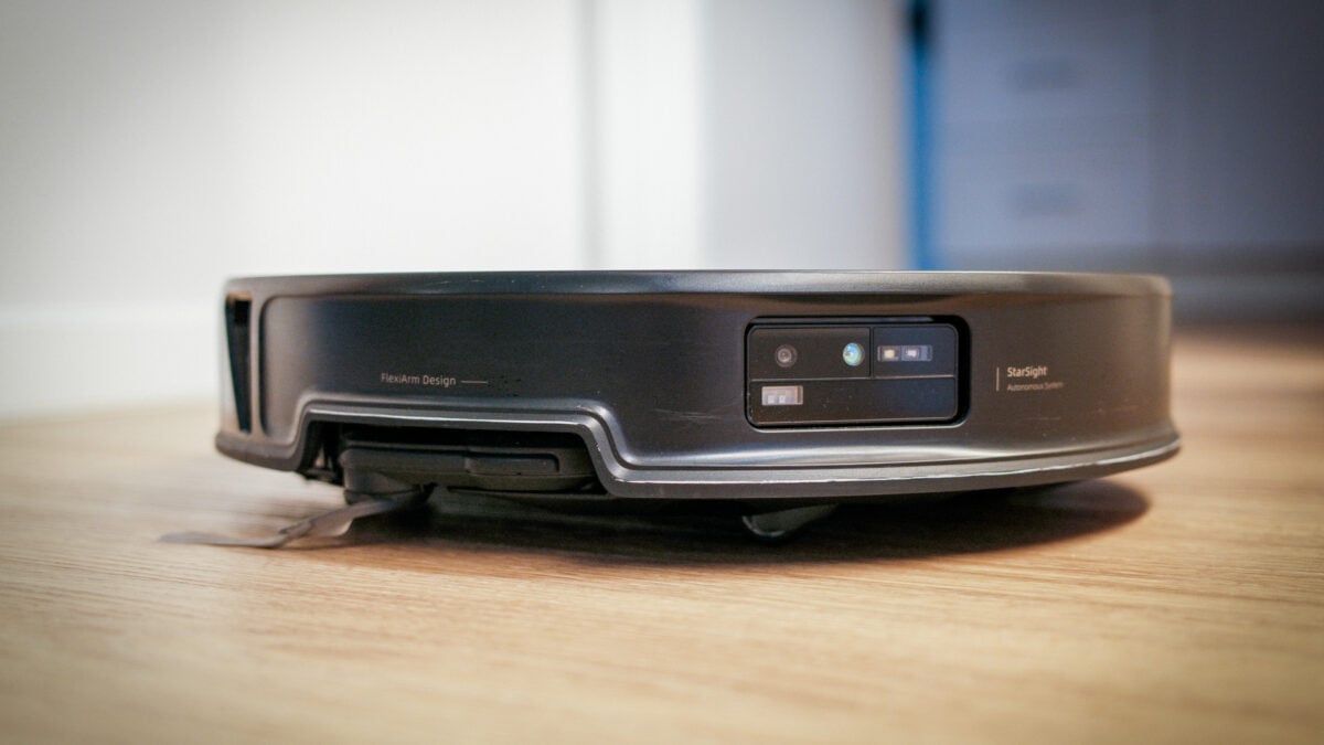 Roborock Saros 20 Review: Jack of All Trades, Master of Most Roborock Saros 20 Review: Jack of All Trades, Master of Most