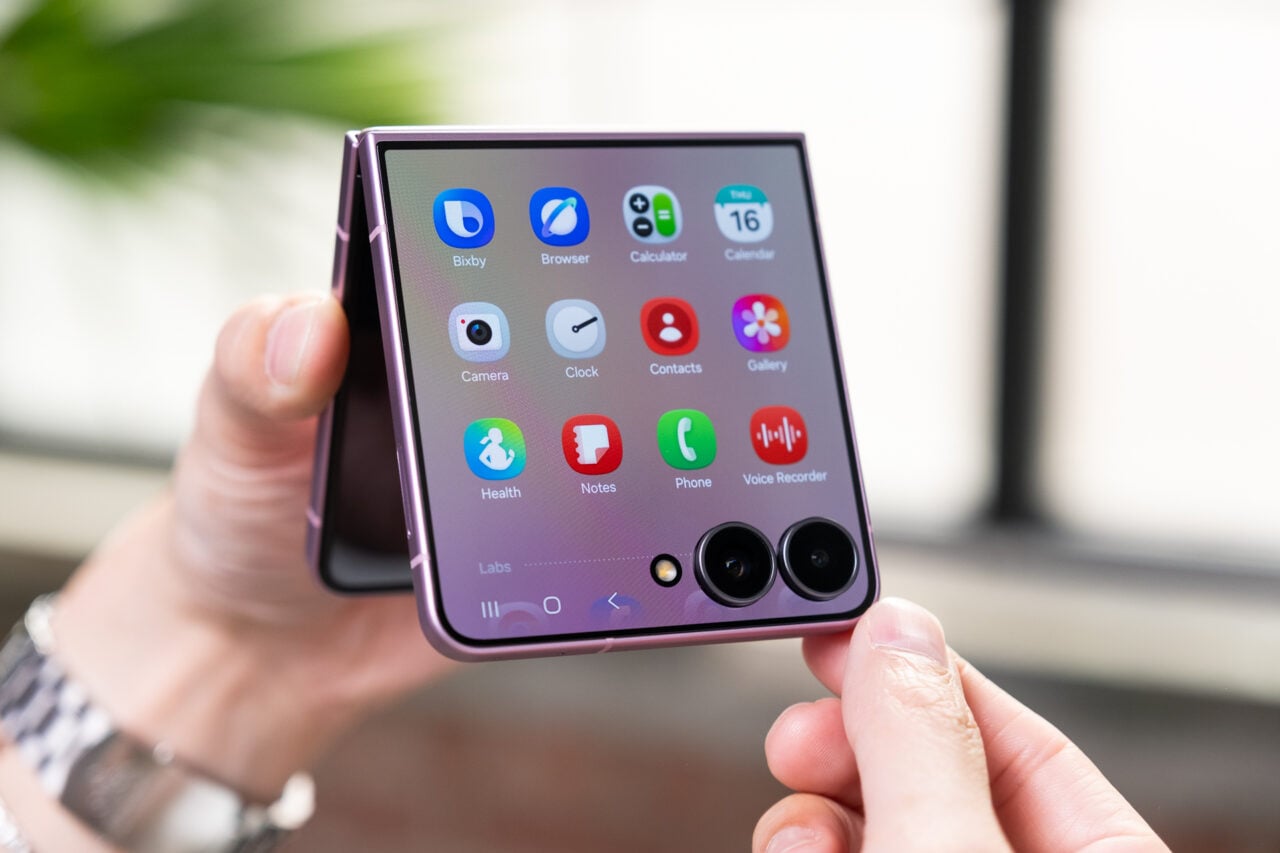 Samsung Galaxy Z Flip 8 Hands-On: One of the Mildest Phone Upgrades Ever