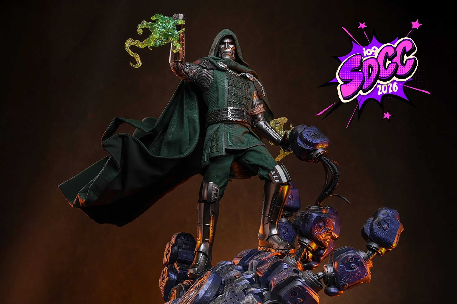 Hot Toys Marvel Doctor Doom Main