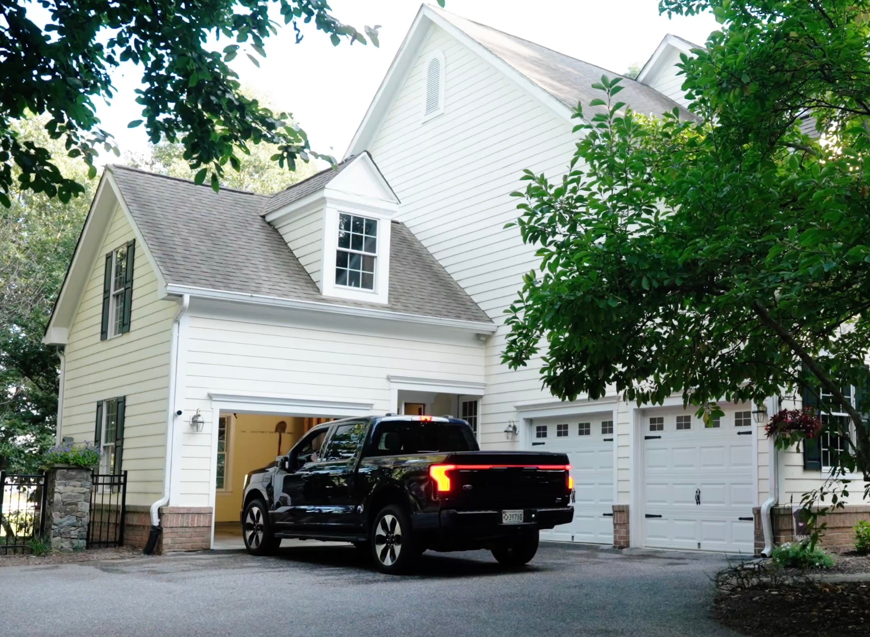 Massachusetts Pioneers Vehicle-to-Grid Energy Sharing, Empowering EV Owners and Bolstering Grid