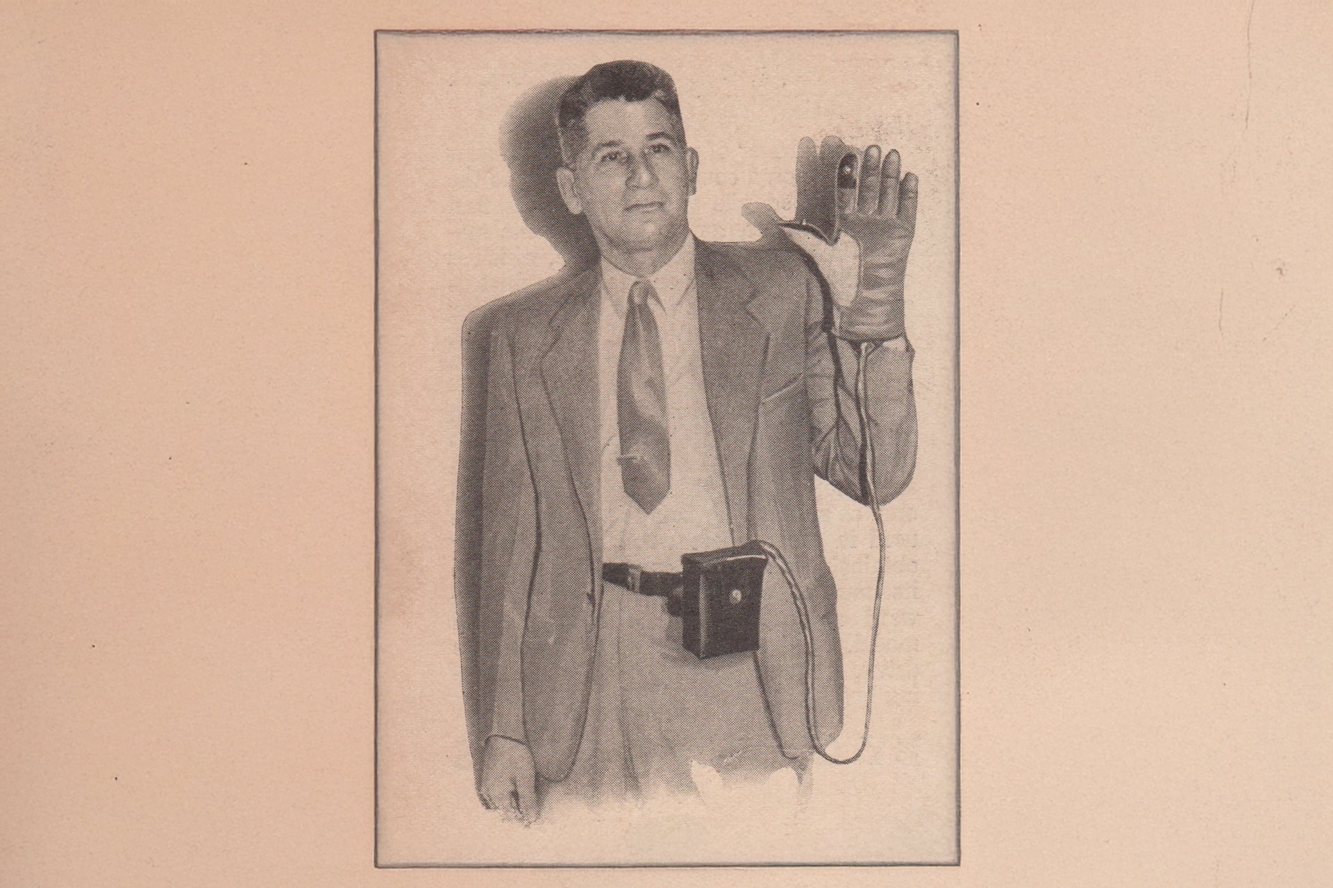 An electric shock glove as it appeared in the September 1935 issue of Popular Science magazine. 