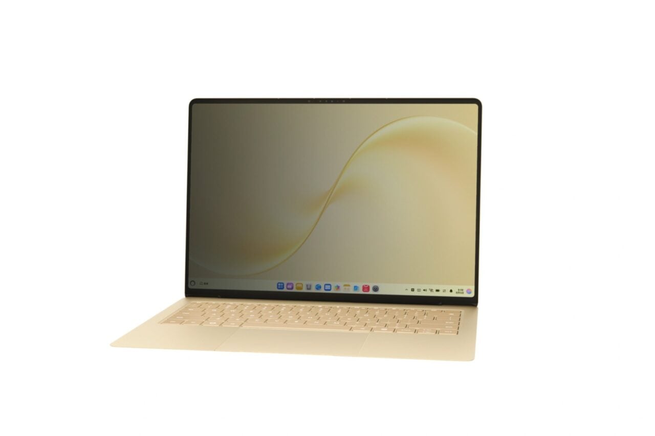 Huawei Matebook Pro S Laptop showing off the privacy display feature