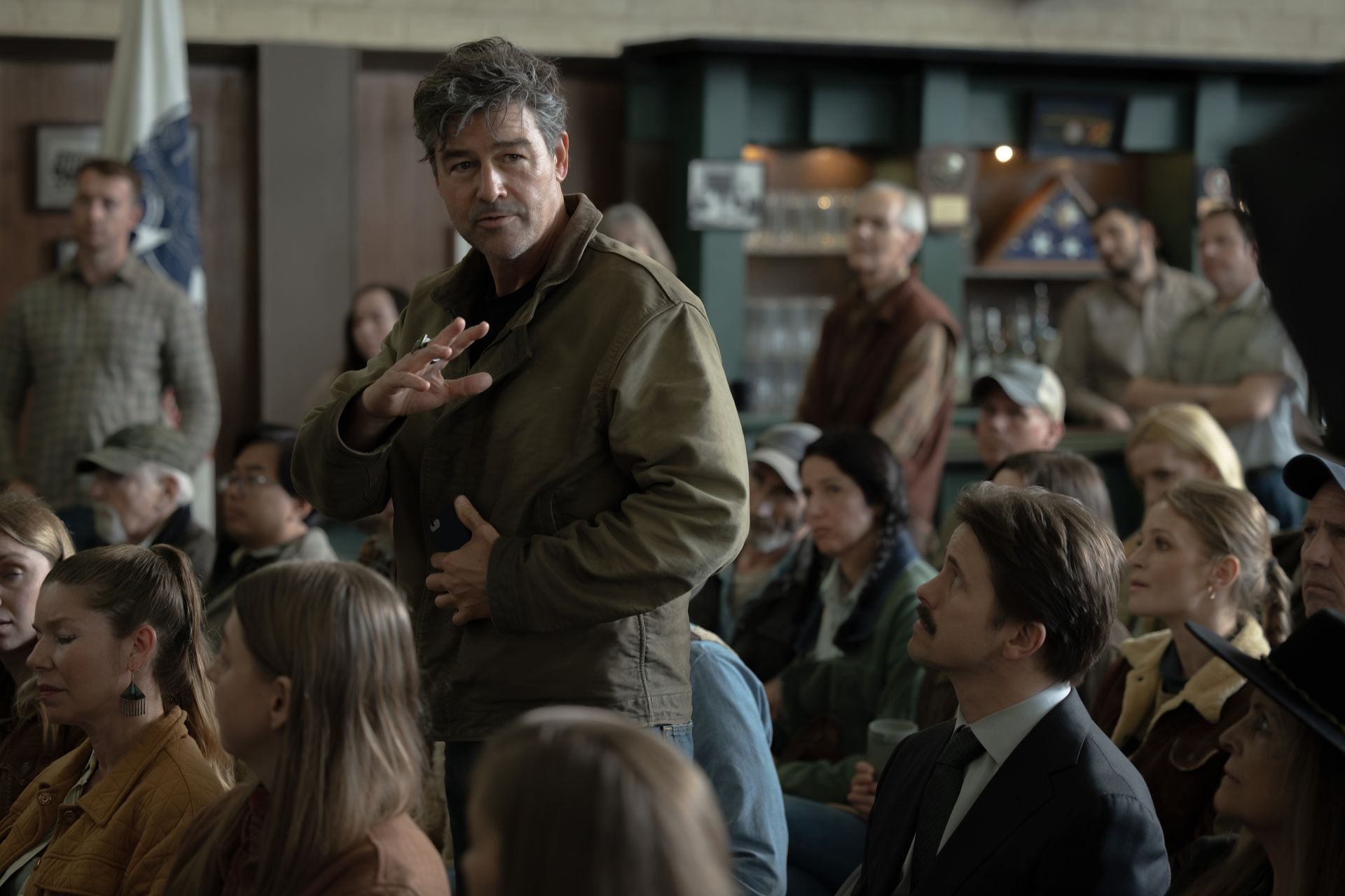 Lanterns Ep 2 Kyle Chandler