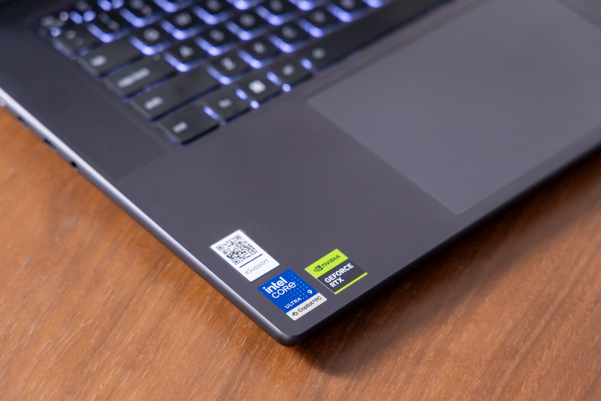 Lenovo Pro 9i 16 G11 Aura Edition Review 03