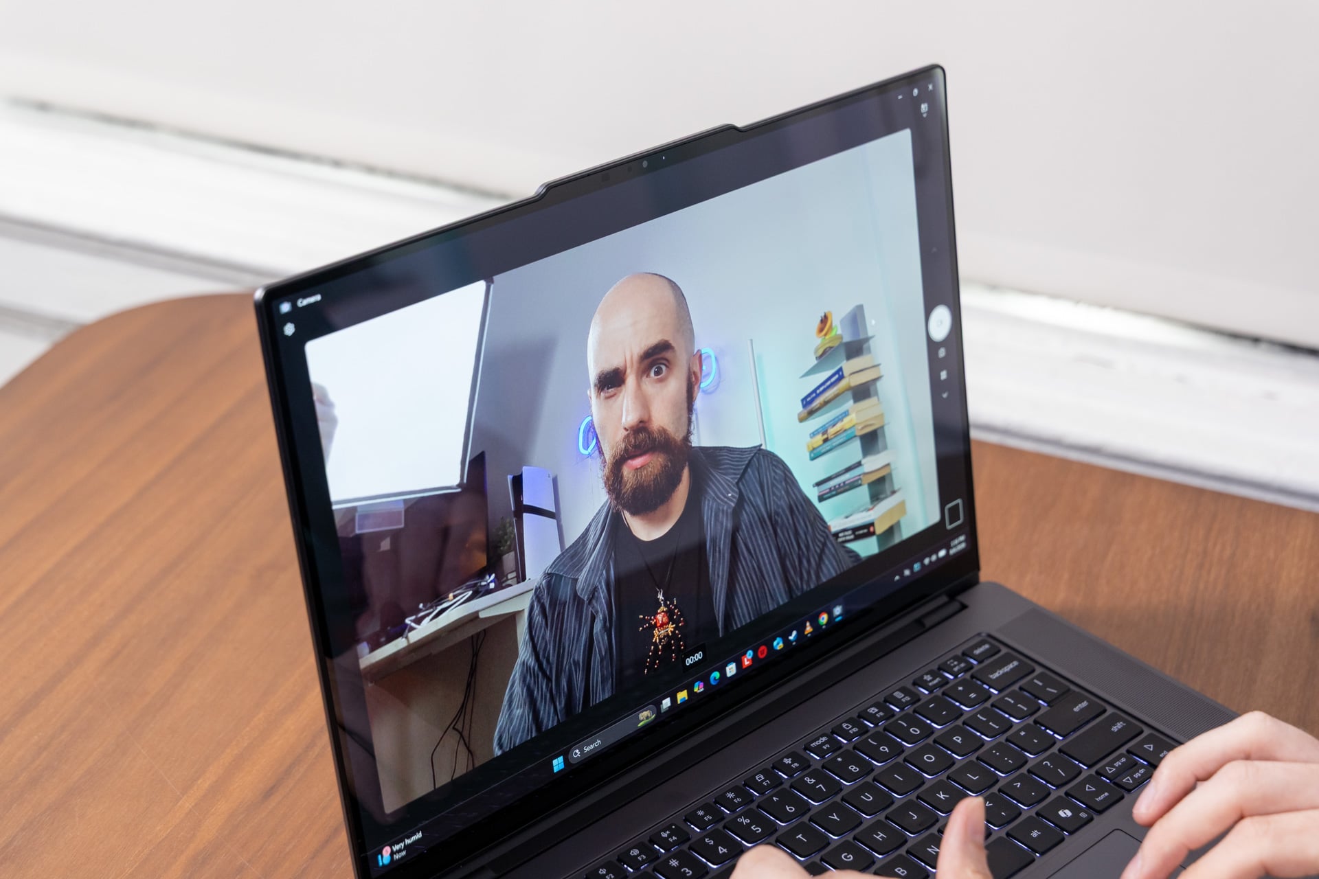 Lenovo Pro 9i 16 G11 Aura Edition Review 06