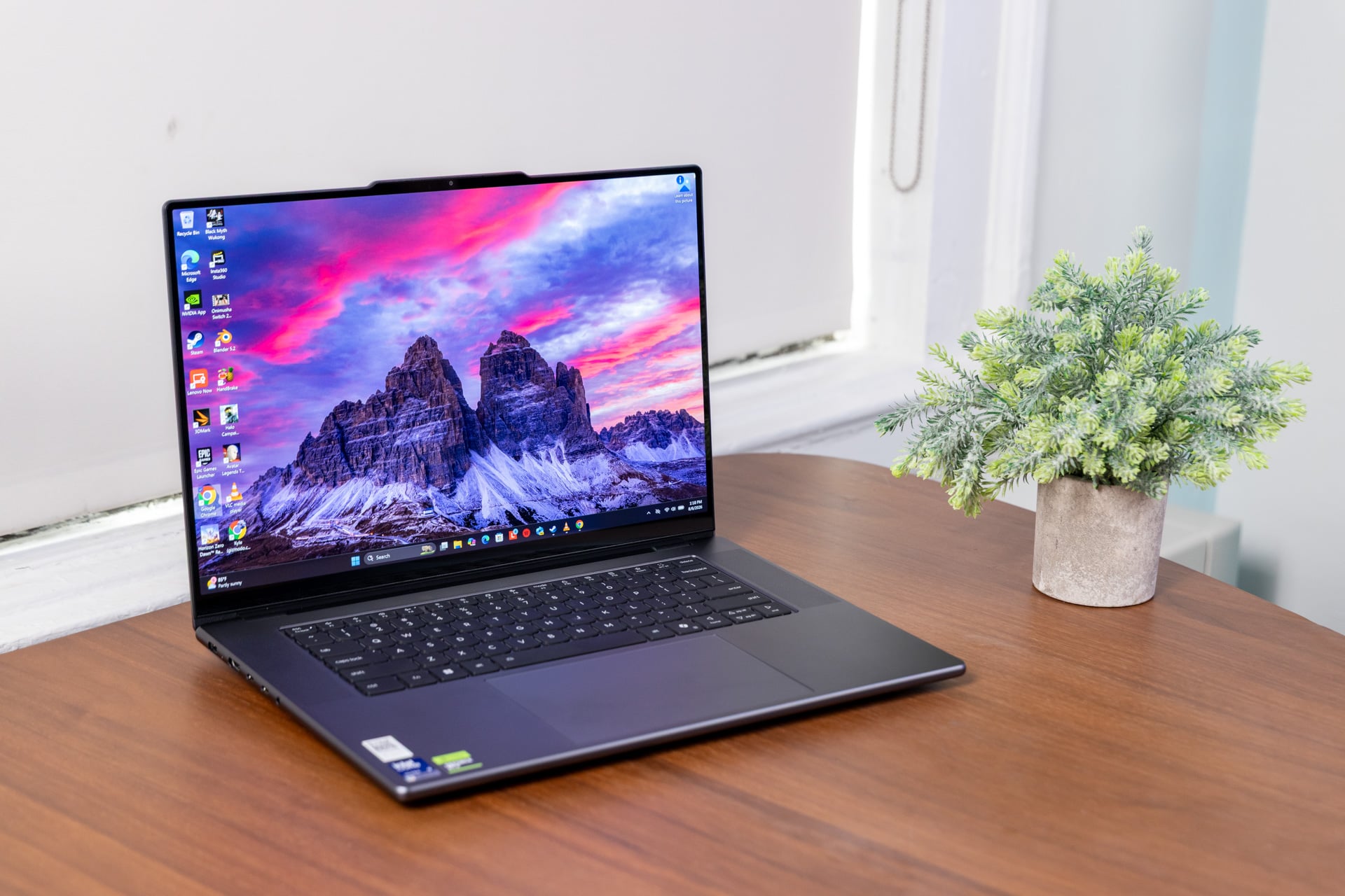Lenovo Pro 9i 16 G11 Aura Edition Review 07