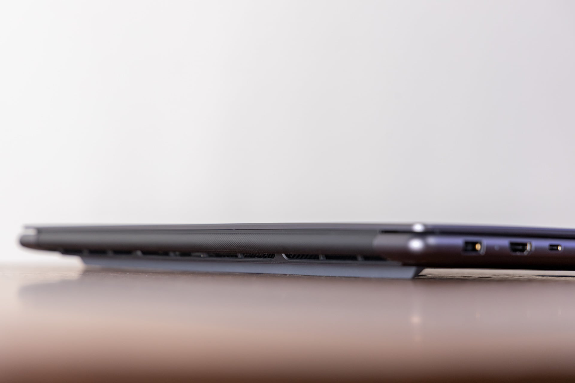 Lenovo Pro 9i 16 G11 Aura Edition Review 08