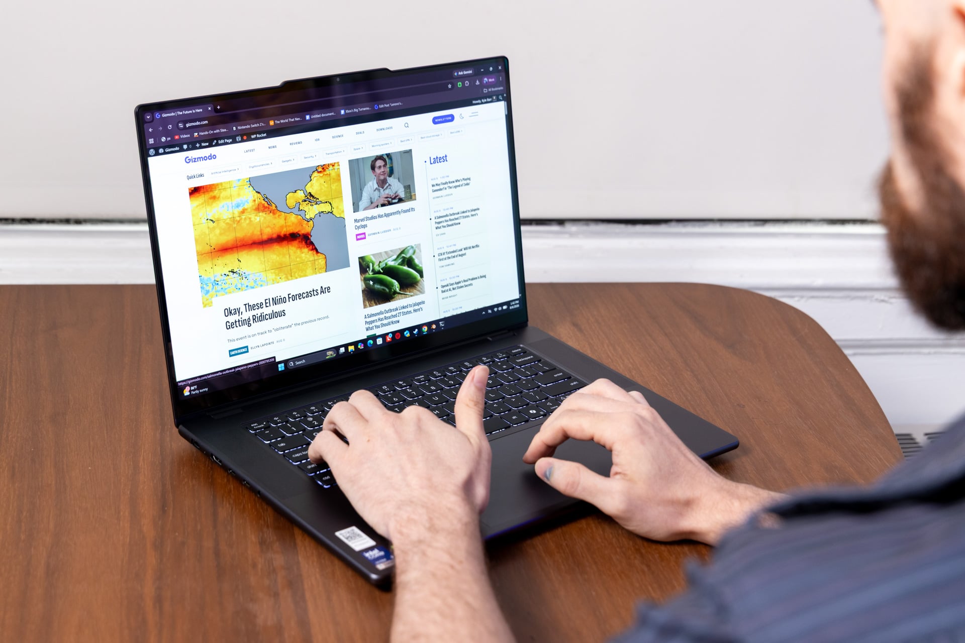 Lenovo Pro 9i 16 G11 Aura Edition Review 16