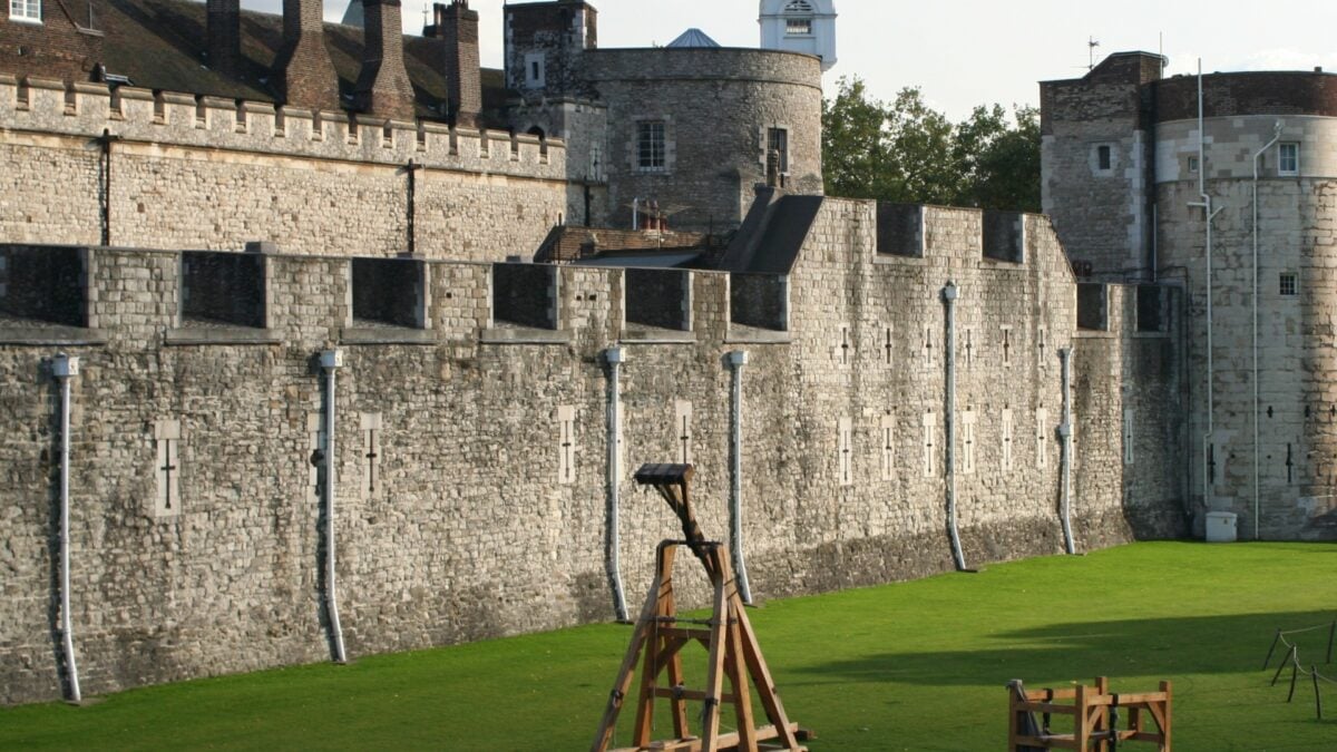 This Medieval Skeleton Had 160 Broken Bones, and Scientists Just Figured Out What Hit Him