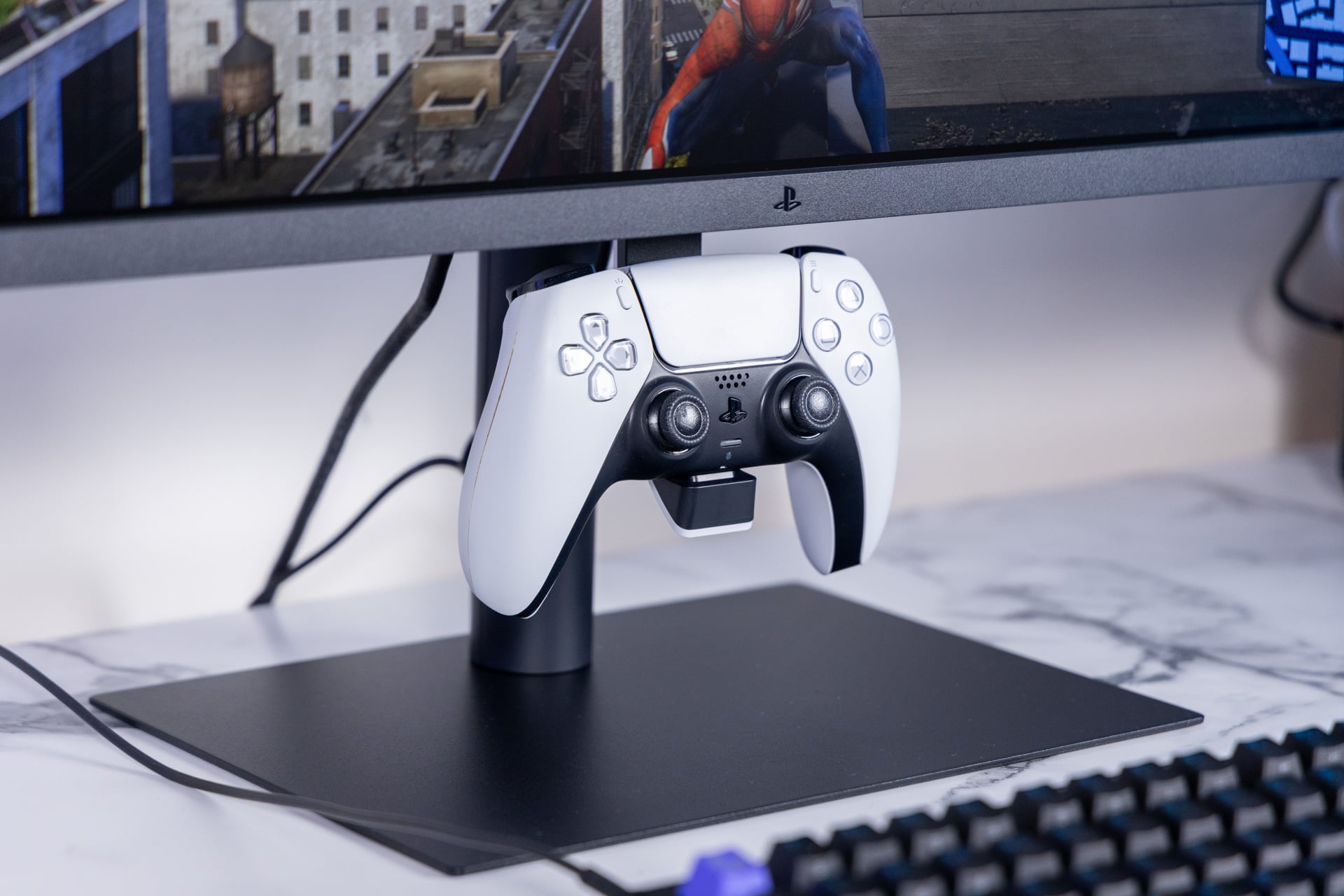 Playstation 27 Gaming Monitor With Dualsense Charging Hook Review 02