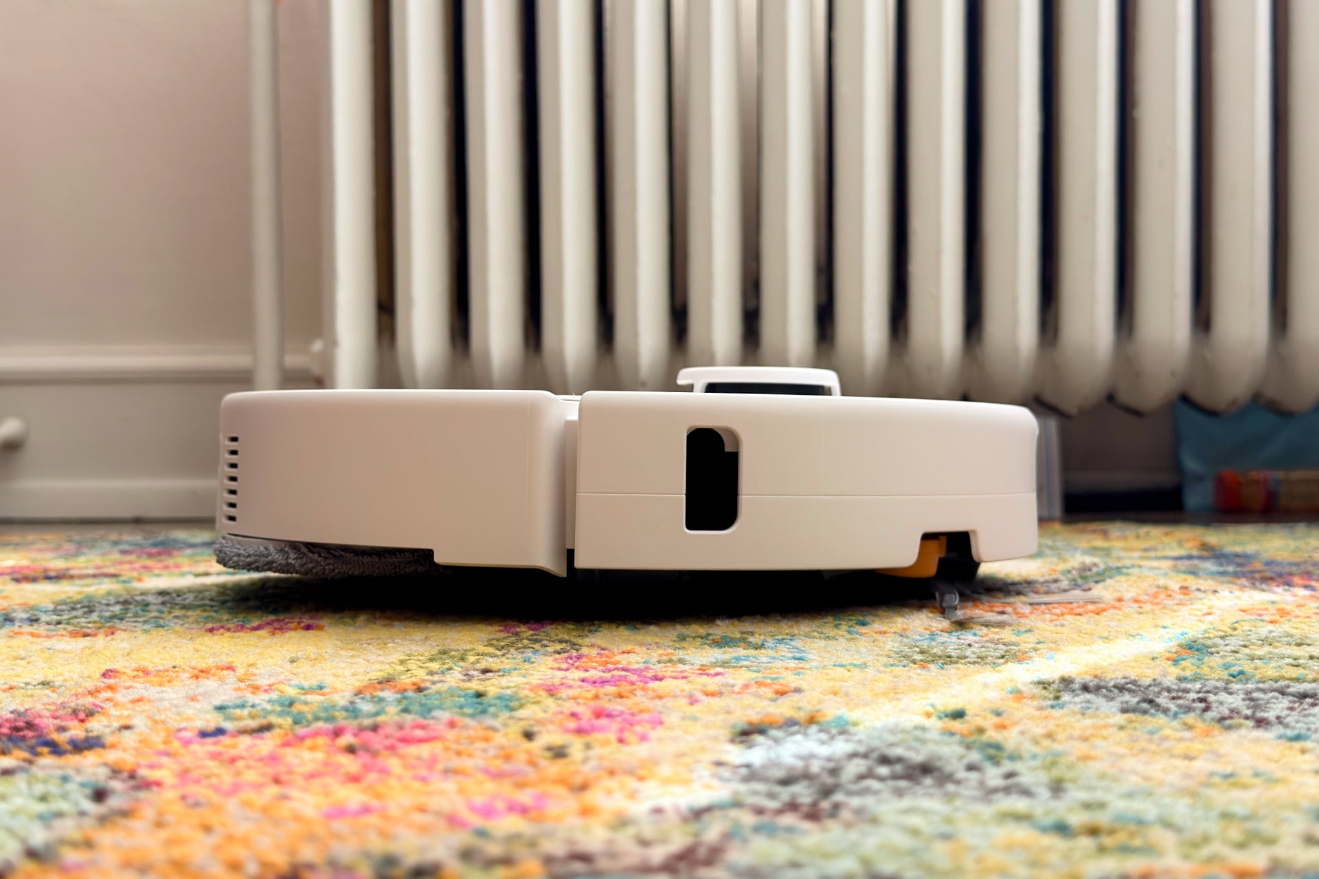 Roborock Qrevo 2 Pro pictured from the side.