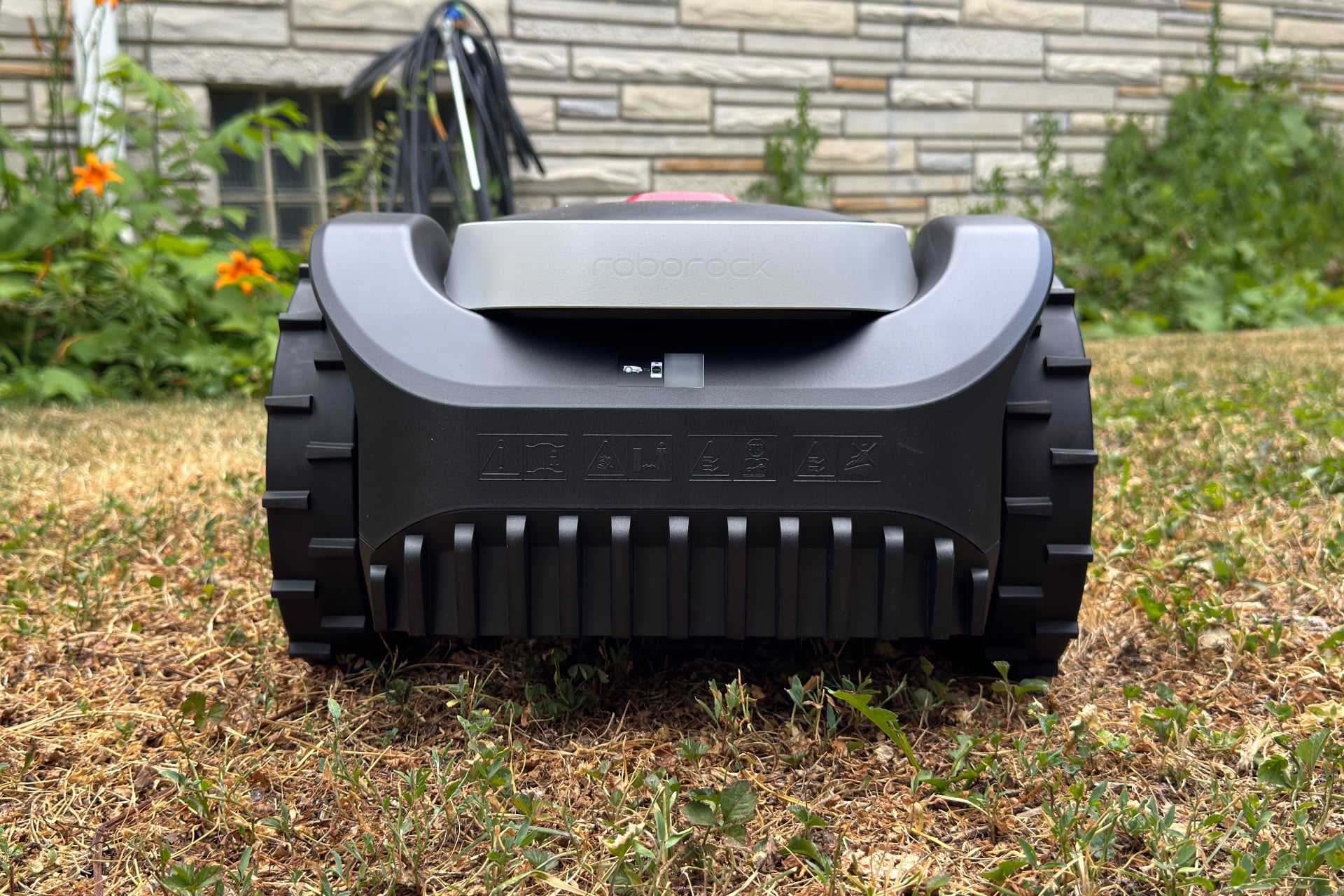 The back of the Roborock Rockneo Q110.