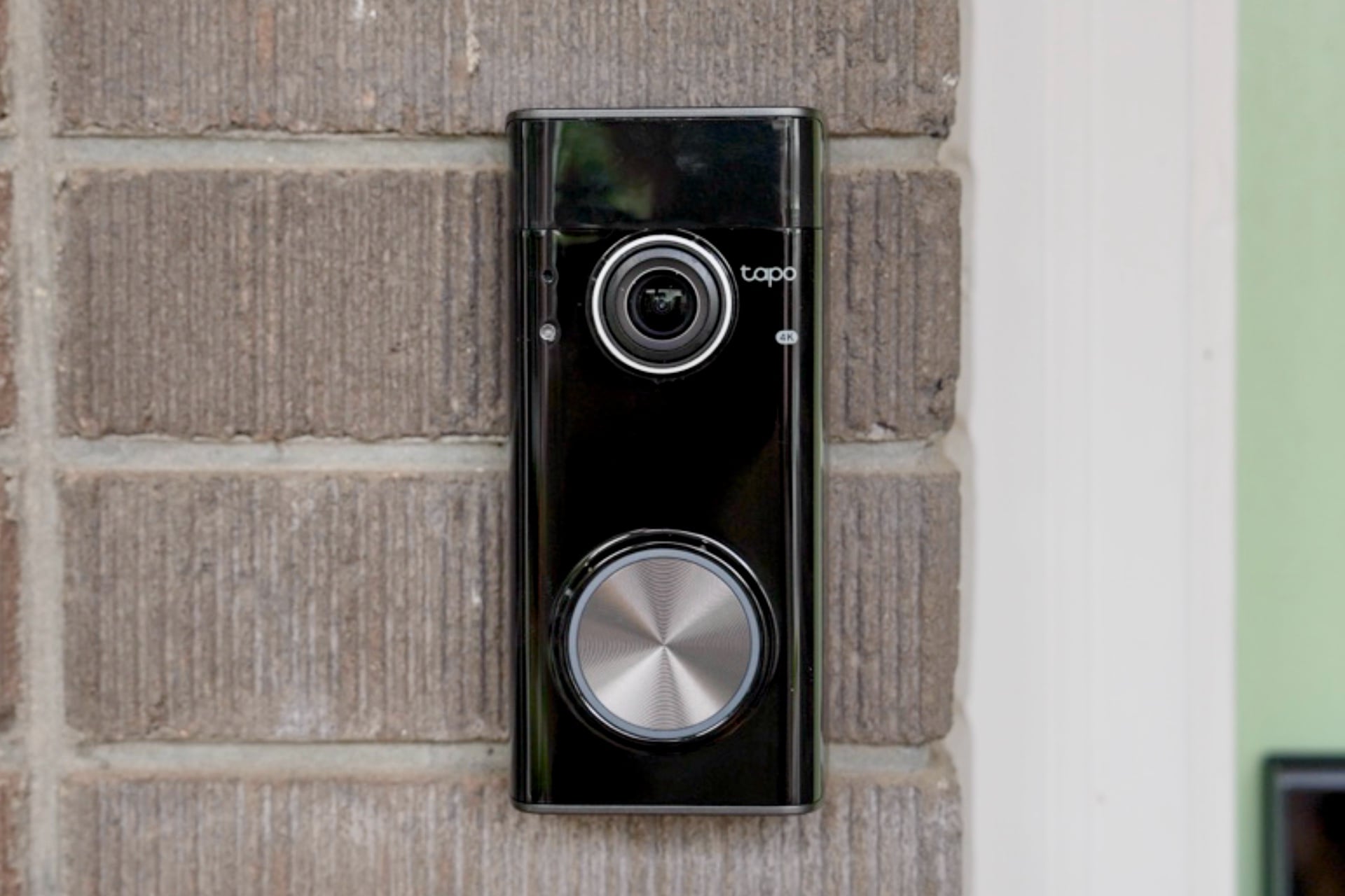 Tapo Doorbell Pro D260 photographed from straight ahead.