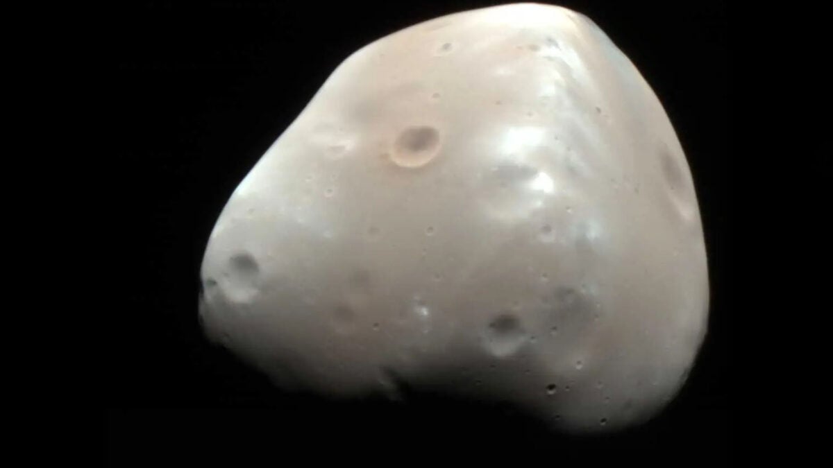 Mars’ Potato-Shaped Moon May Have Gotten Its Youthful Look From a Single Impact