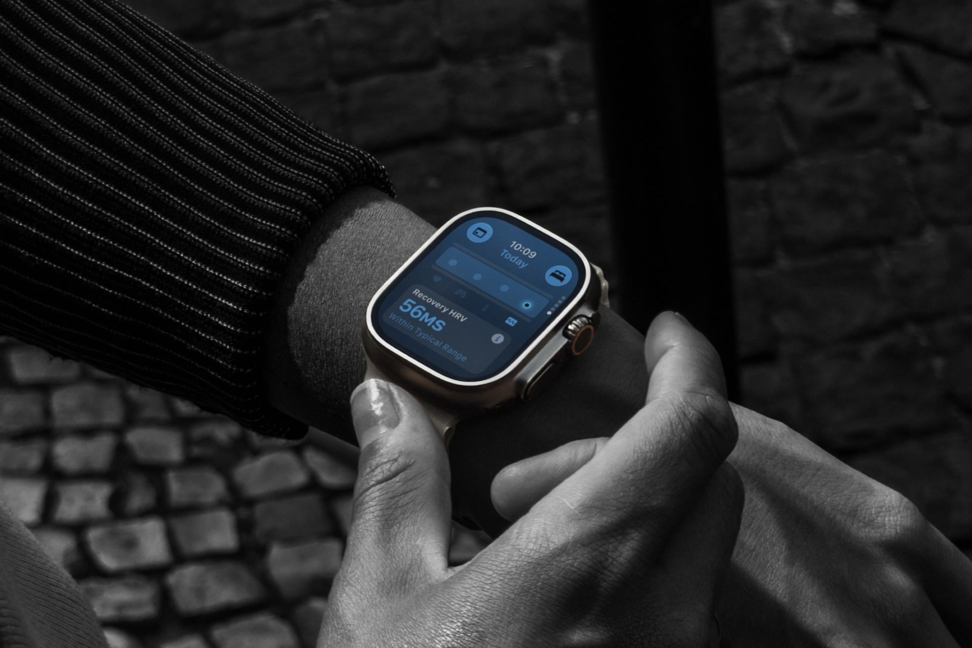 Apple Watch Ultra 4 Lifestyle 06 260909