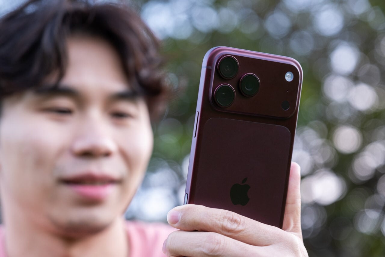 Apple iPhone 18 Pro Max Burgundy Review