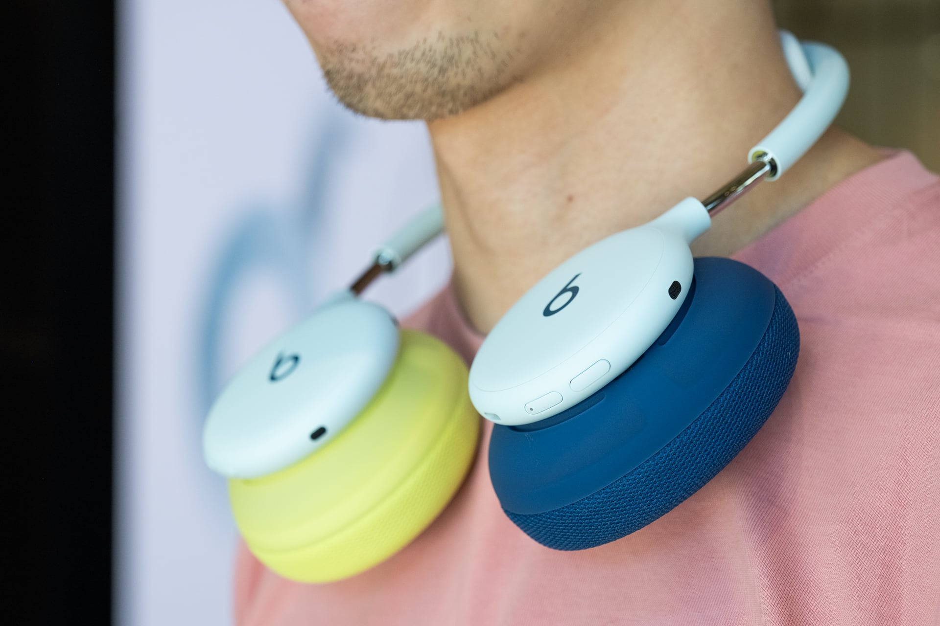 Beats 360 Headphones 11