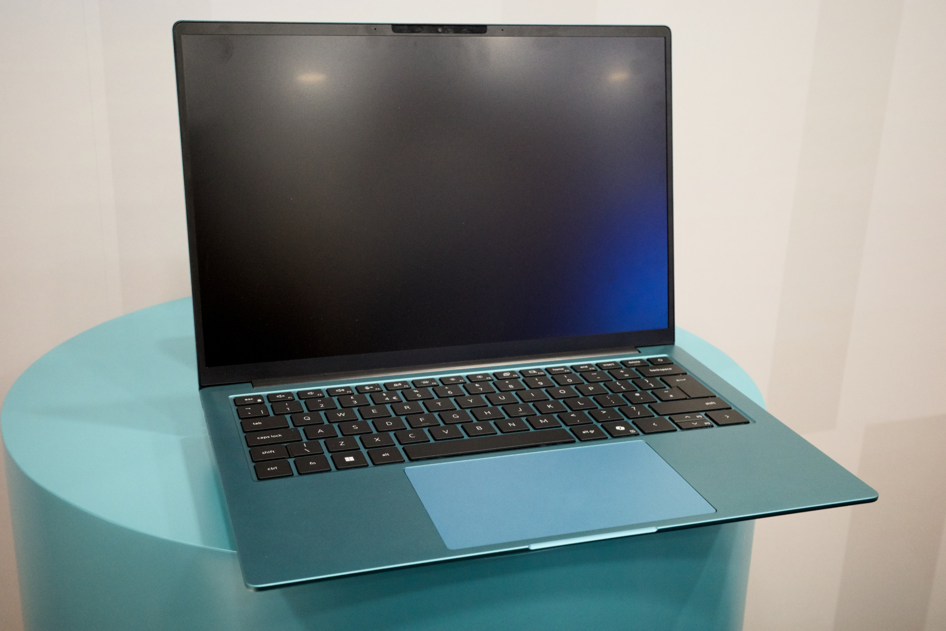 Dell 14s Laptop 1