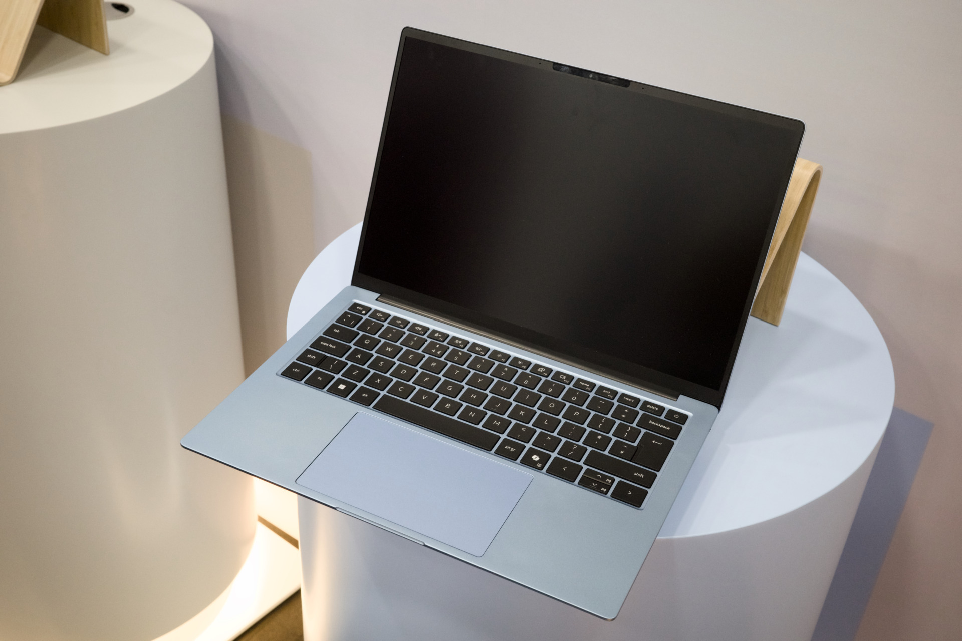 Dell 14s Laptop 4