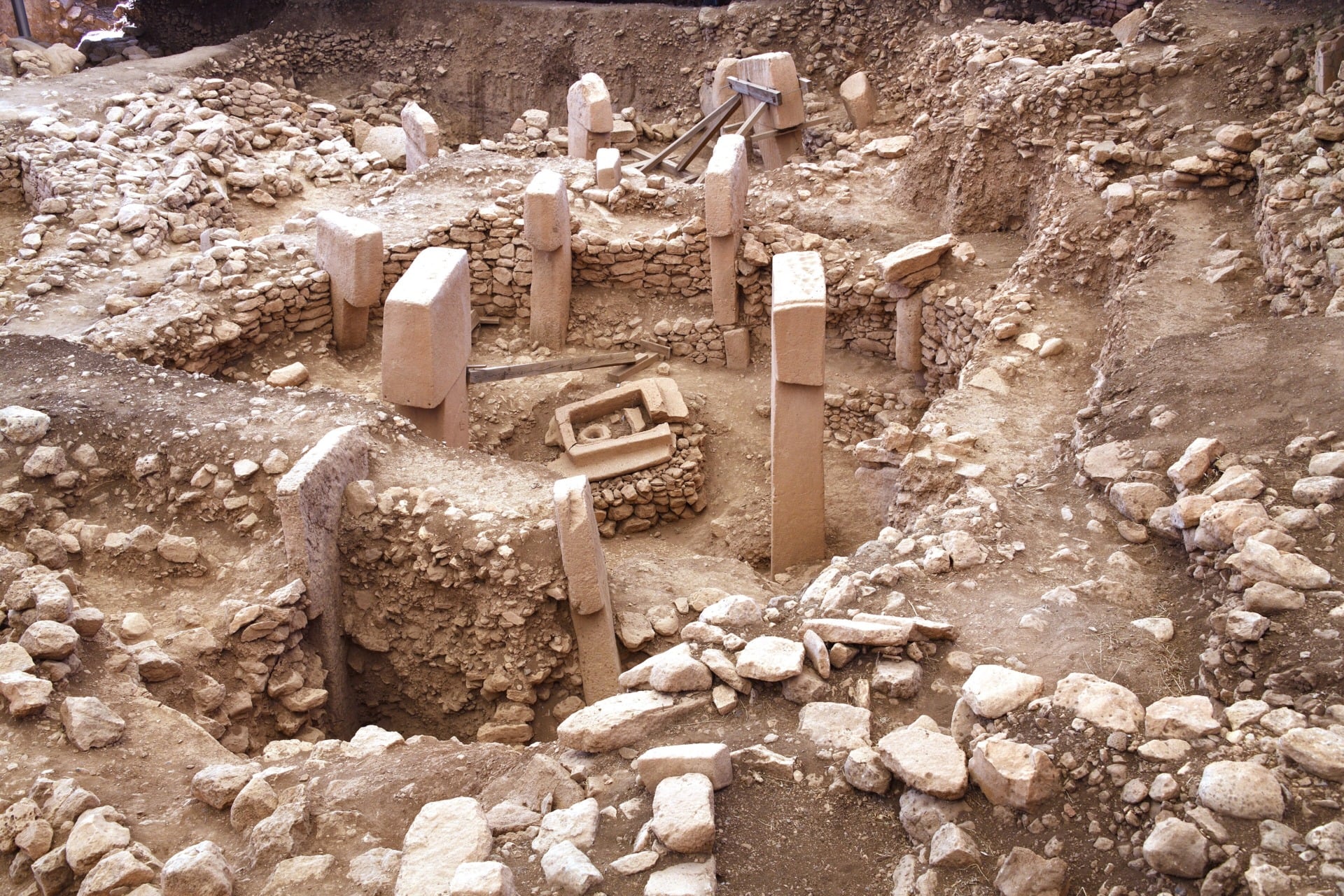 An overview of Building B, a section of the excavation site at Göbekli Tepe.