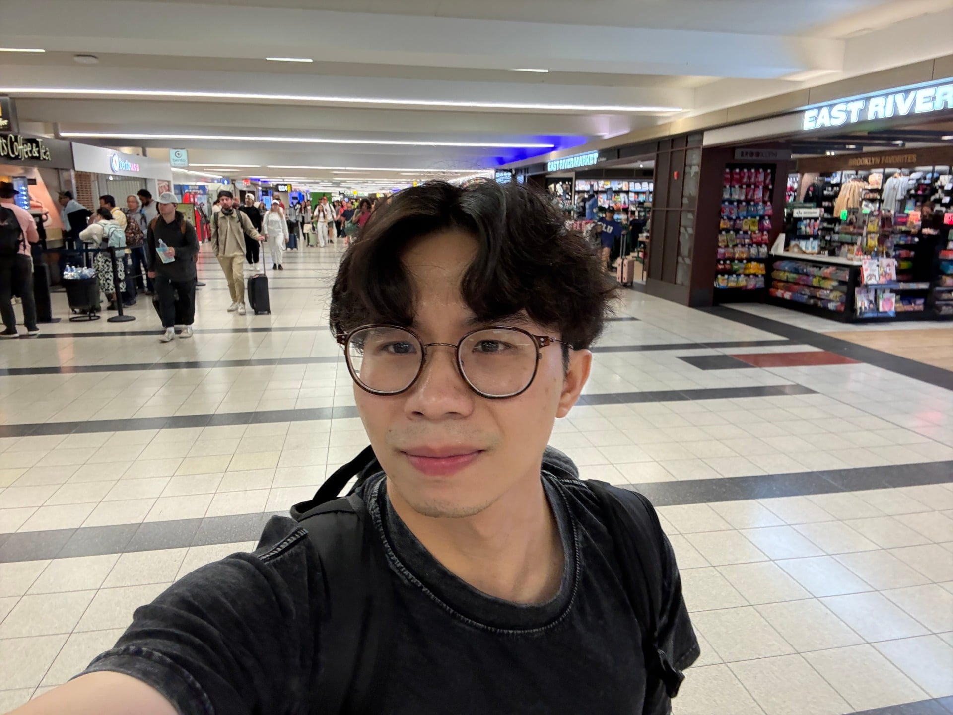 Gizmodo Senior Editor, Consumer Tech Raymond Wong flying to Apple Event 2026