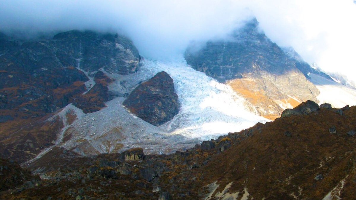 Satellites Watched a Himalayan Glacier Speed Up for Weeks Before It Unleashed a Flash Flood That Killed Over 1,000 People Satellites Watched a Himalayan Glacier Speed Up for Weeks Before It Unleashed a Flash Flood That Killed Over 1,000 People
