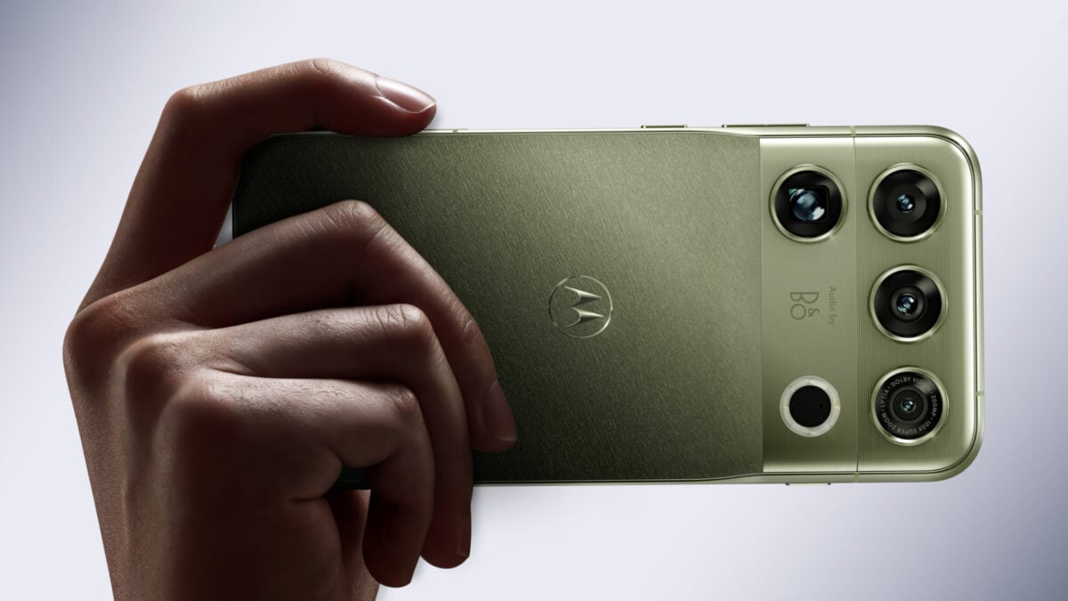 Kudos to Motorola for This Actually Refreshing Phone Design