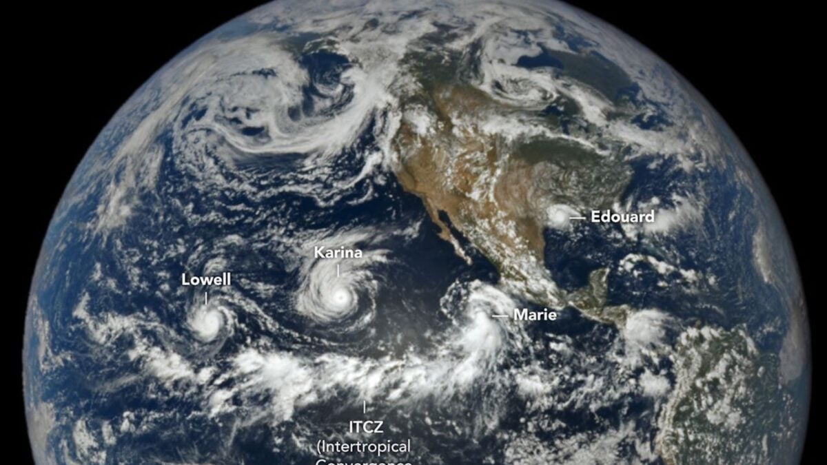 photo of This ‘Super’ El Niño Has Whipped Up a Never-Before-Seen Cyclone Trio in the Pacific image