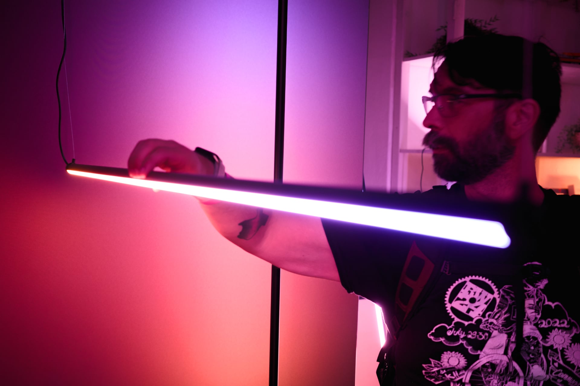 A person adjusts the Philips Hue Signe Pendant 