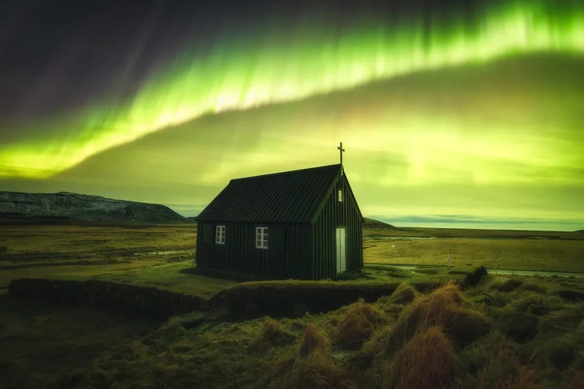 The Crown © Radoslav Sviretsov Zwo Astronomy Photographer Of The Year 2026 Aurorae.jpg (1)