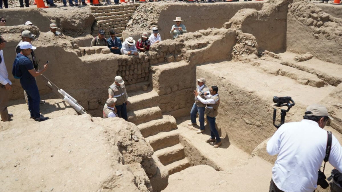 Arqueólogos acabam de abrir uma tumba pré-inca que estava selada há 600 anos. Isto é o que eles encontraram Arqueólogos acabam de abrir uma tumba pré-inca que estava selada há 600 anos. Isto é o que eles encontraram