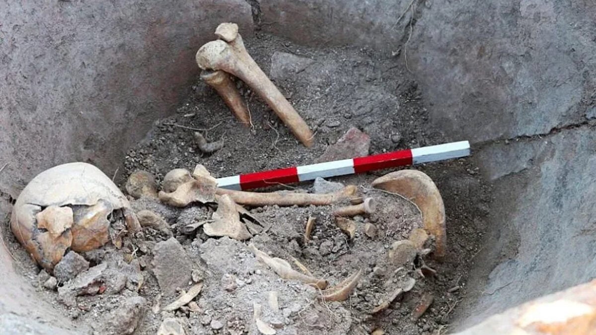 1,600-Year-Old Skeleton Found Hiding Inside Jar With 2 Knives Raises More Questions Than Answers