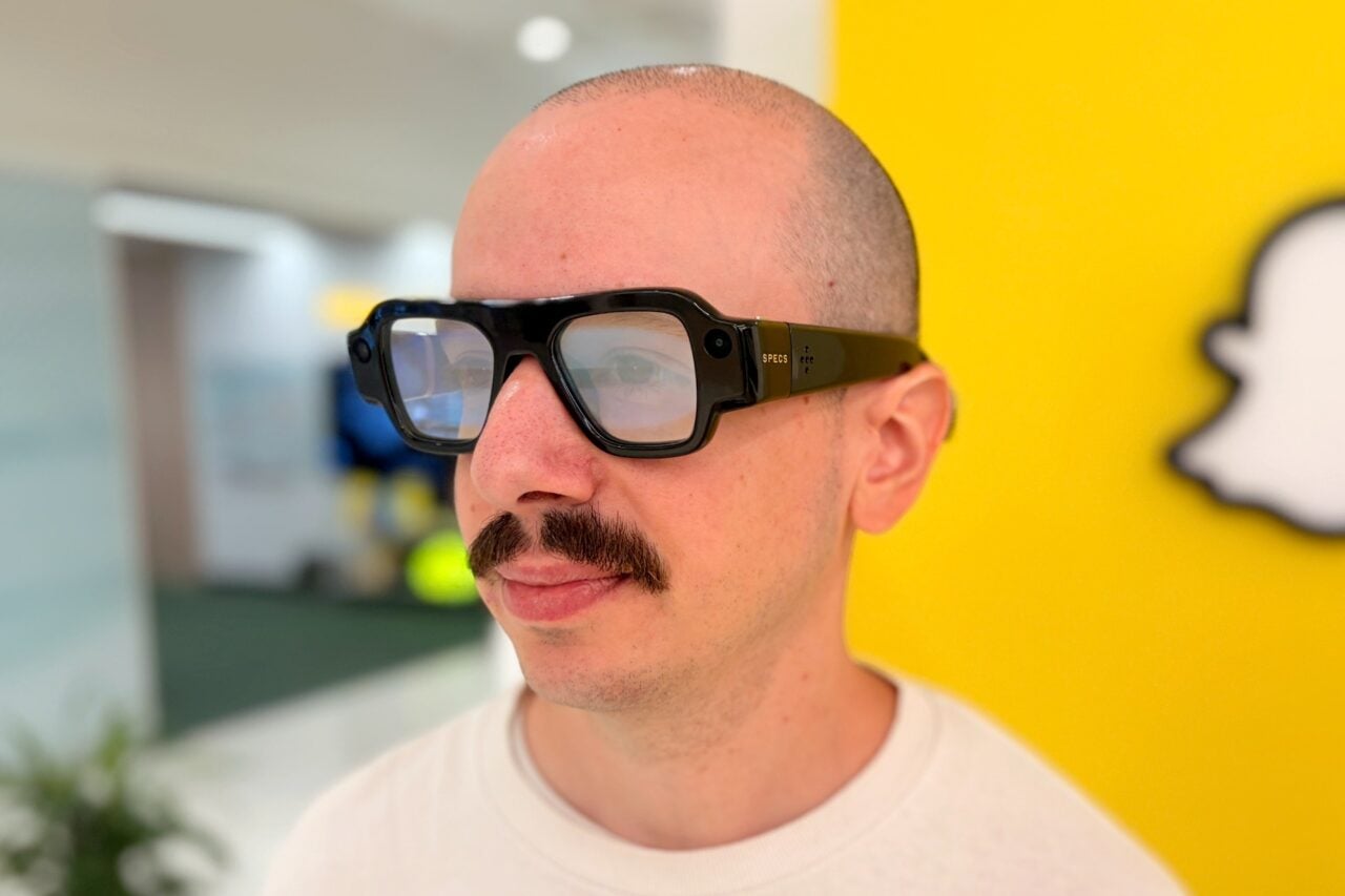 Snap’s AR Glasses Let You Take Snapchat Pics by Snapping Your Fingers