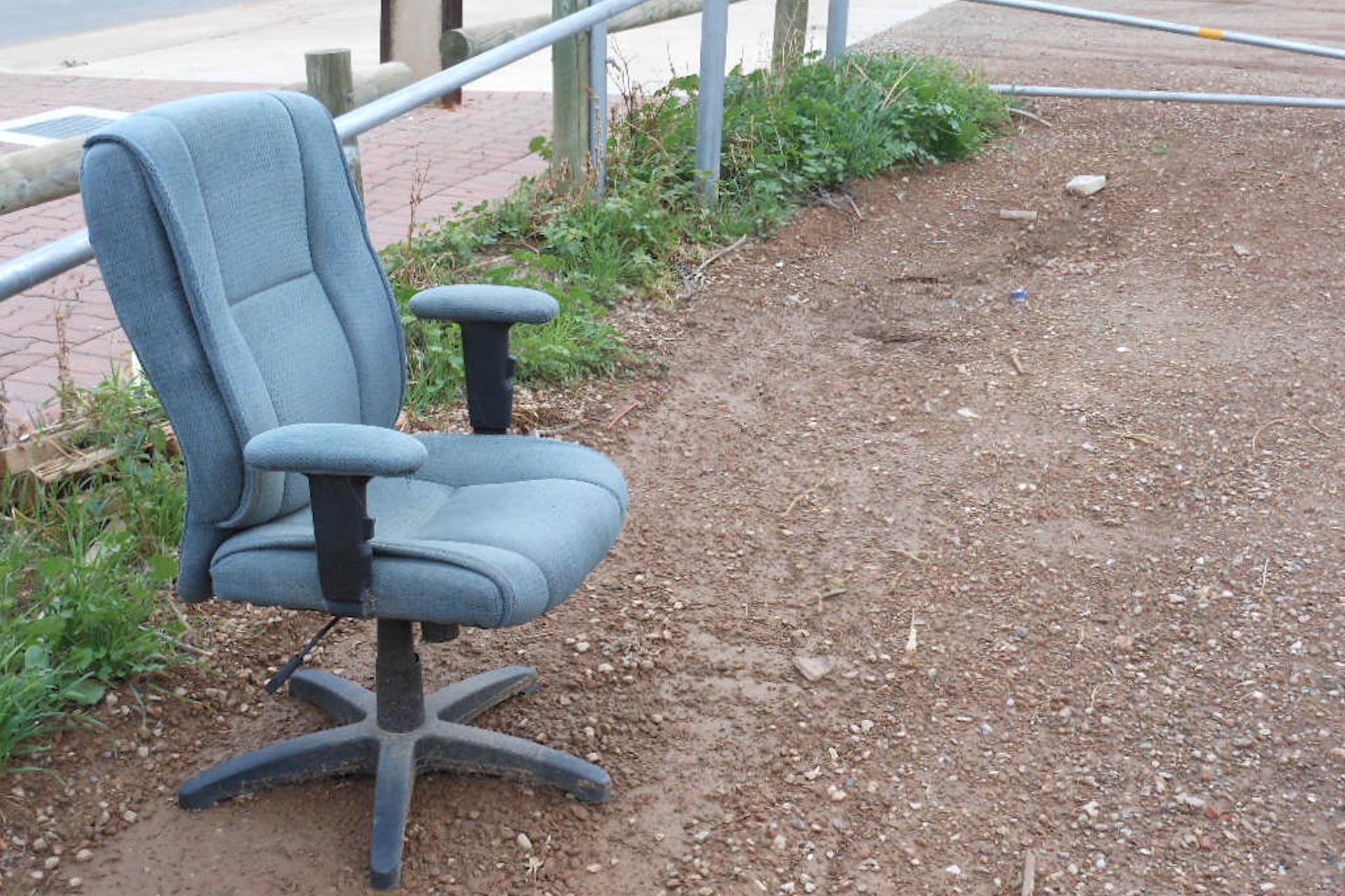 Researchers said ergonomic furniture, devices, and educational interventions appeared to show “no meaningful effects” on pain, function, required sick leave, or other outcomes compared to no treatment at all.