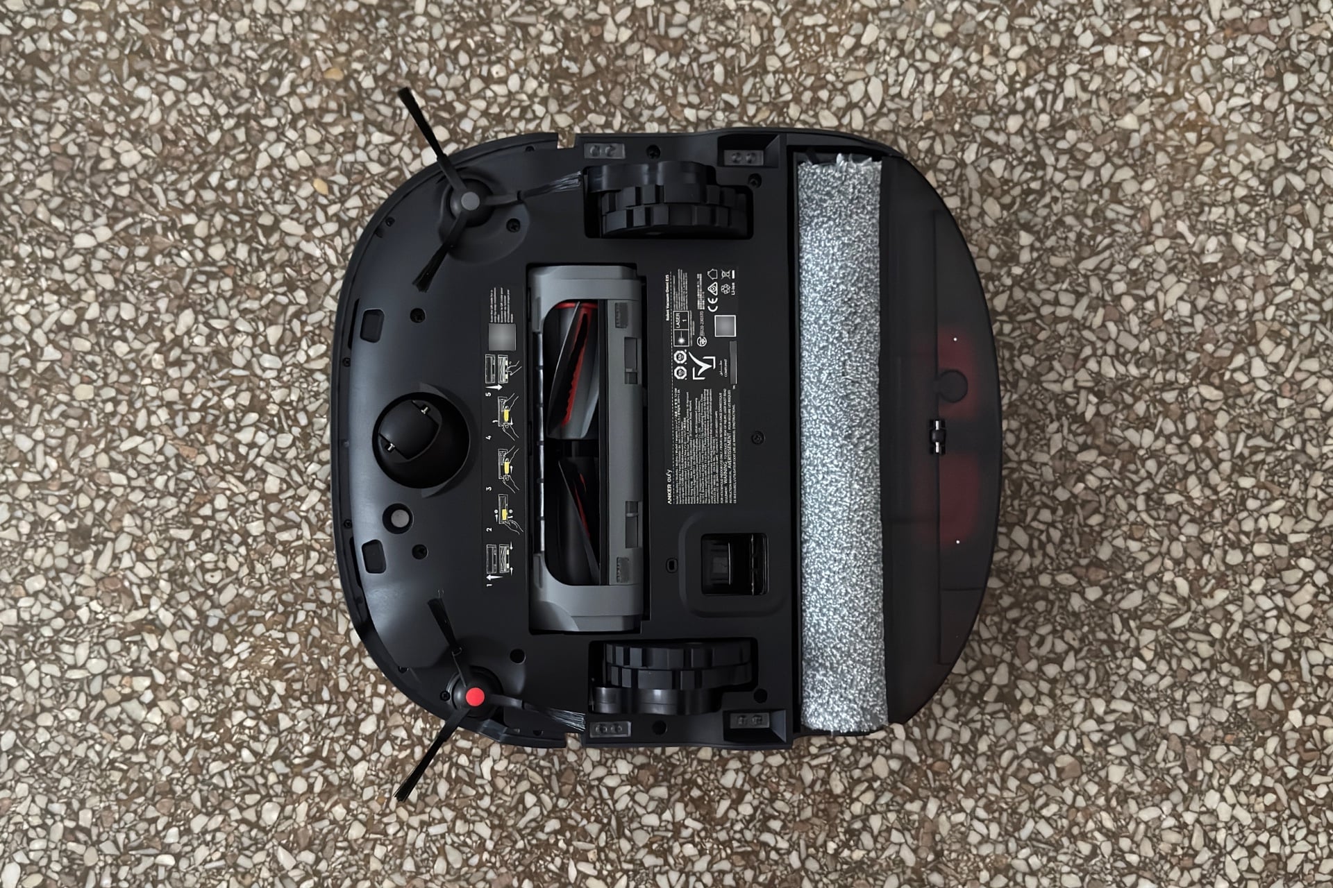 Picture showing the Eufy Omni E35's underside.