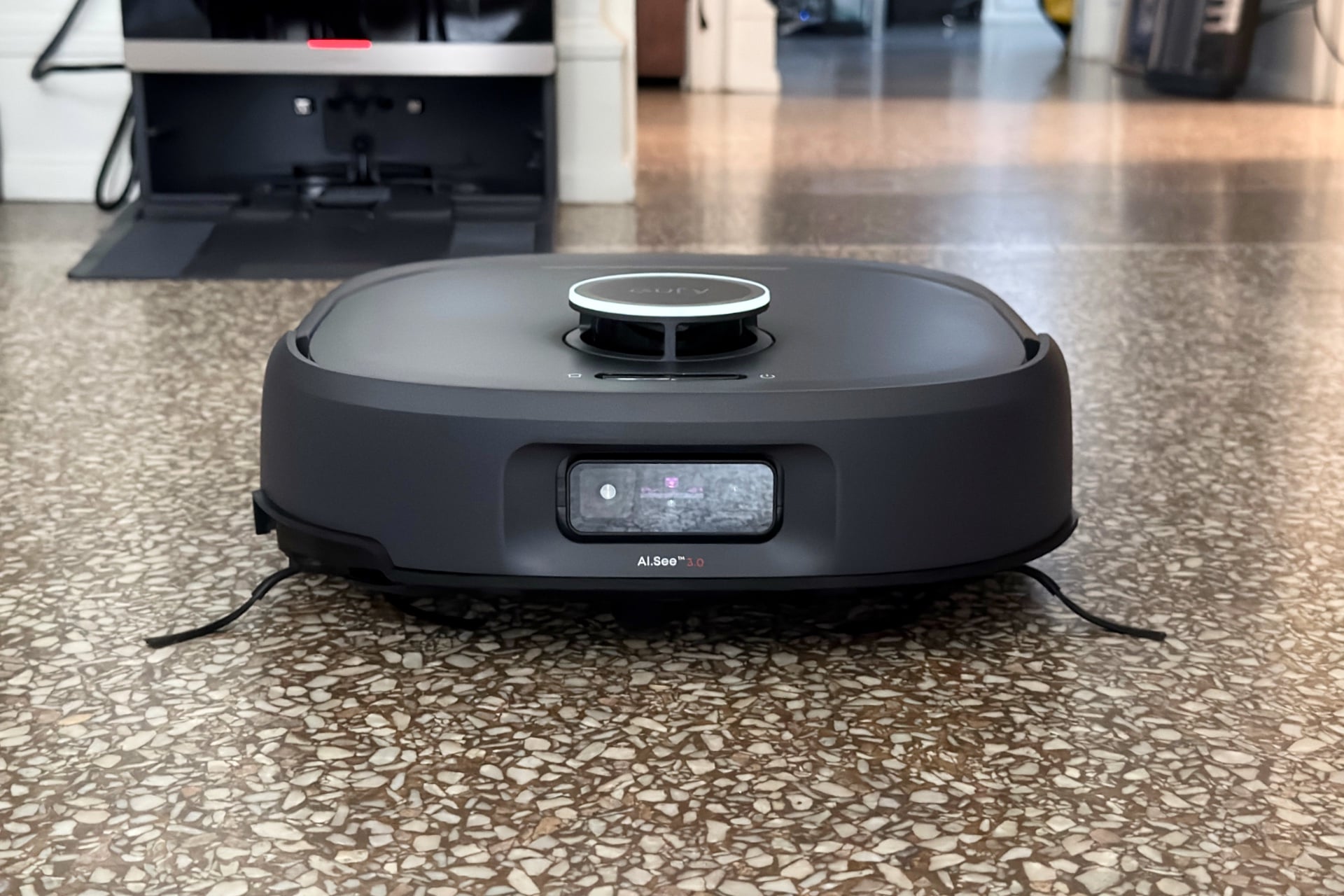 gizmodo.com - Wes Davis - Eufy Omni E35 Review: Finally, a Luxury Robovac That Doesn't Piss Me Off