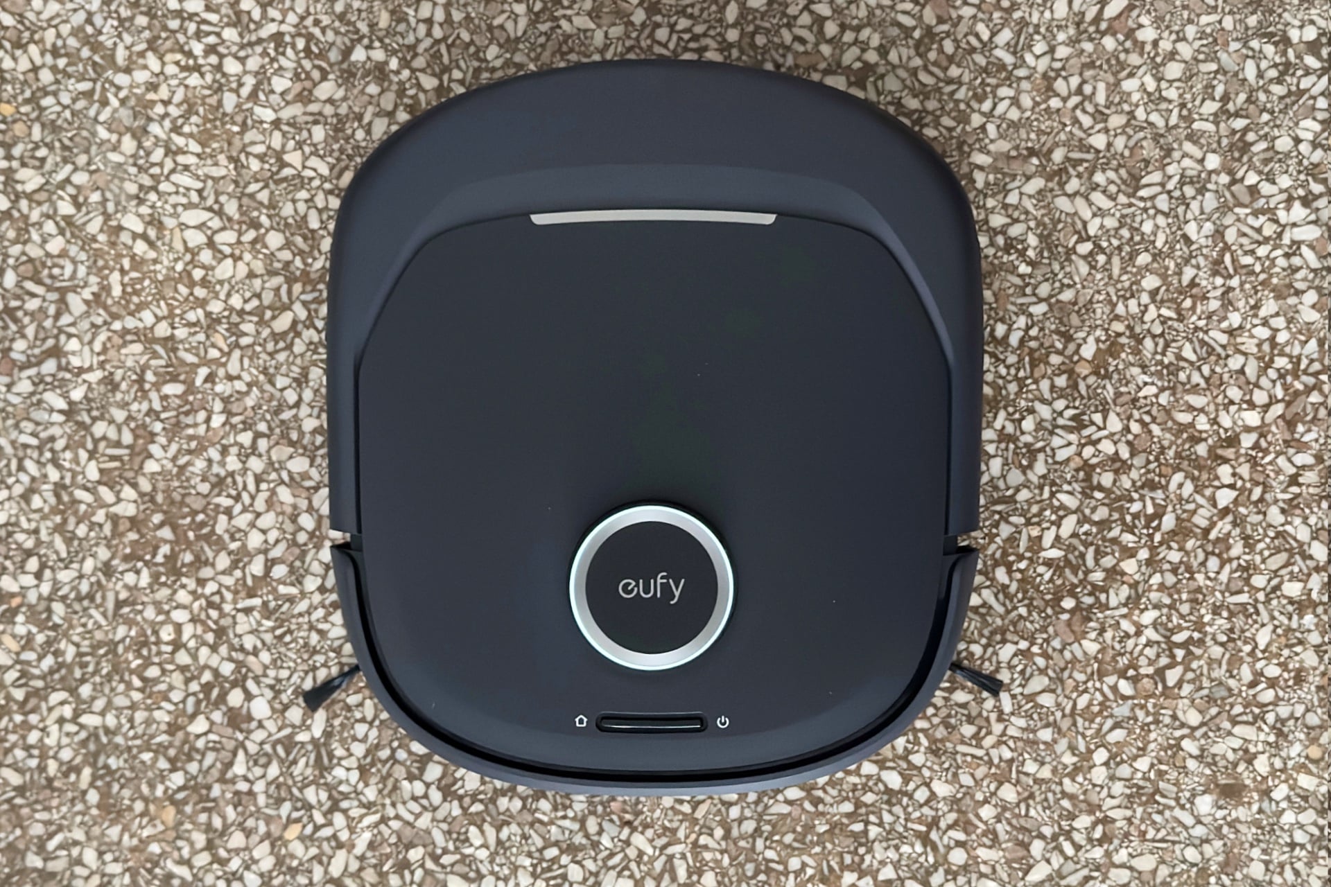 Picture of the top of the Eufy Omni E35