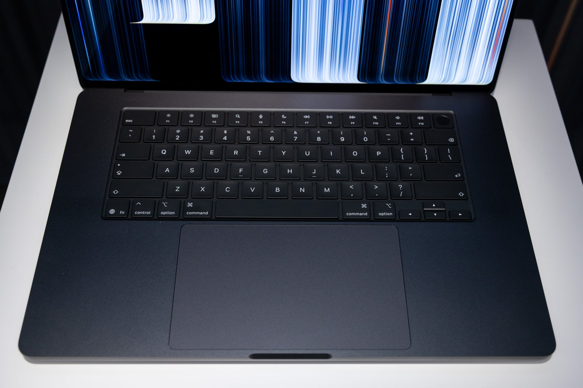 M6 14 Inch Macbook Pro Hands On 04