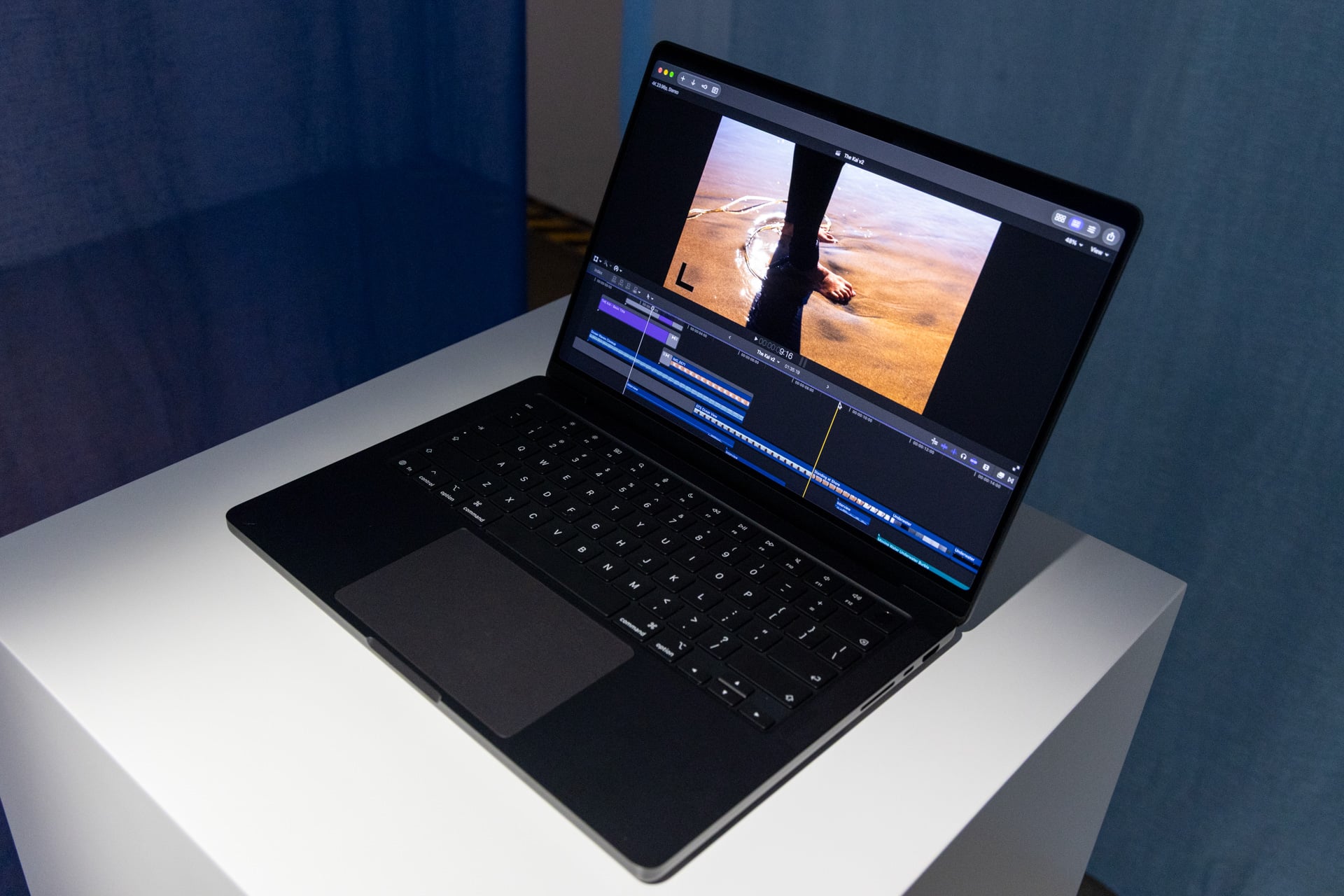 M6 14 Inch Macbook Pro Hands On 05