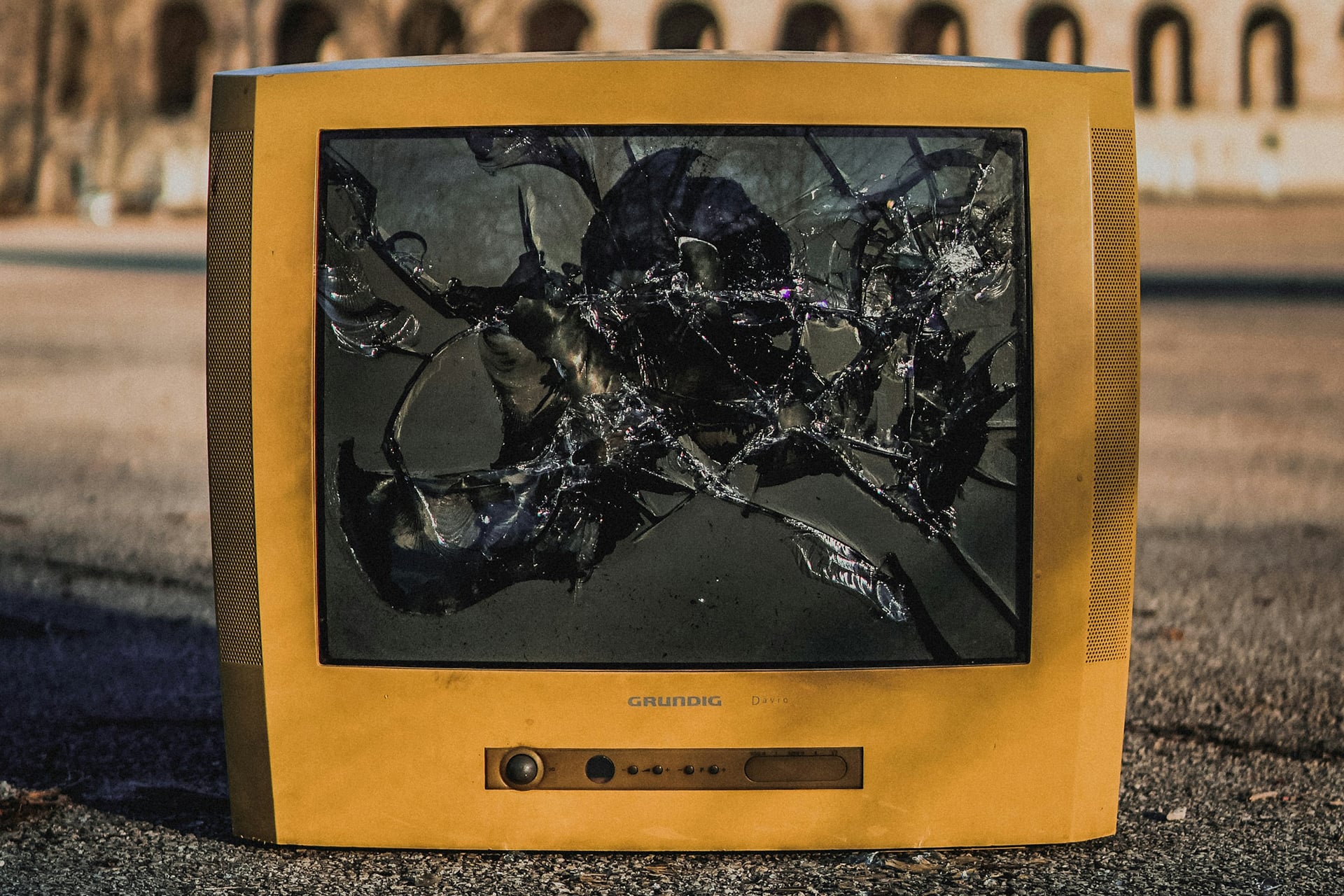 Users Turn to AI to Strip Smart Features from Modern TVs, Sparking a Retro Revival
