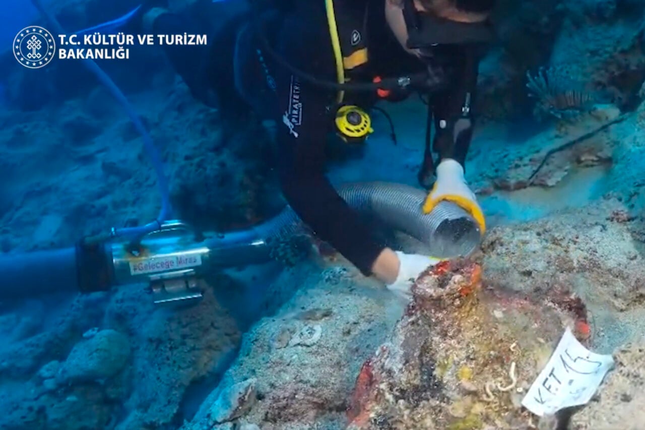 This 4,700-Year-Old Shipwreck Could Be the Oldest Ever Found—and Its Jars Still Have Residue Inside